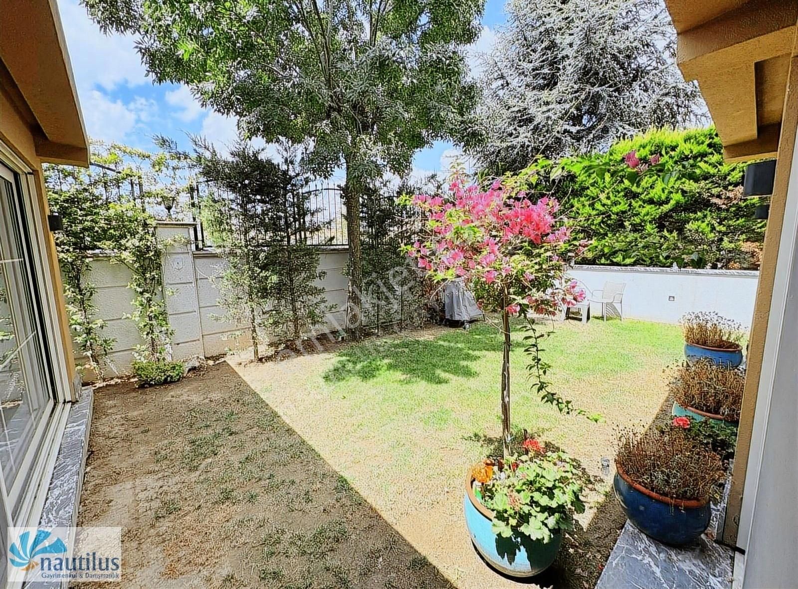 Bahçeşehir City Court Satılık Köşe Villa Full Tadilatlı