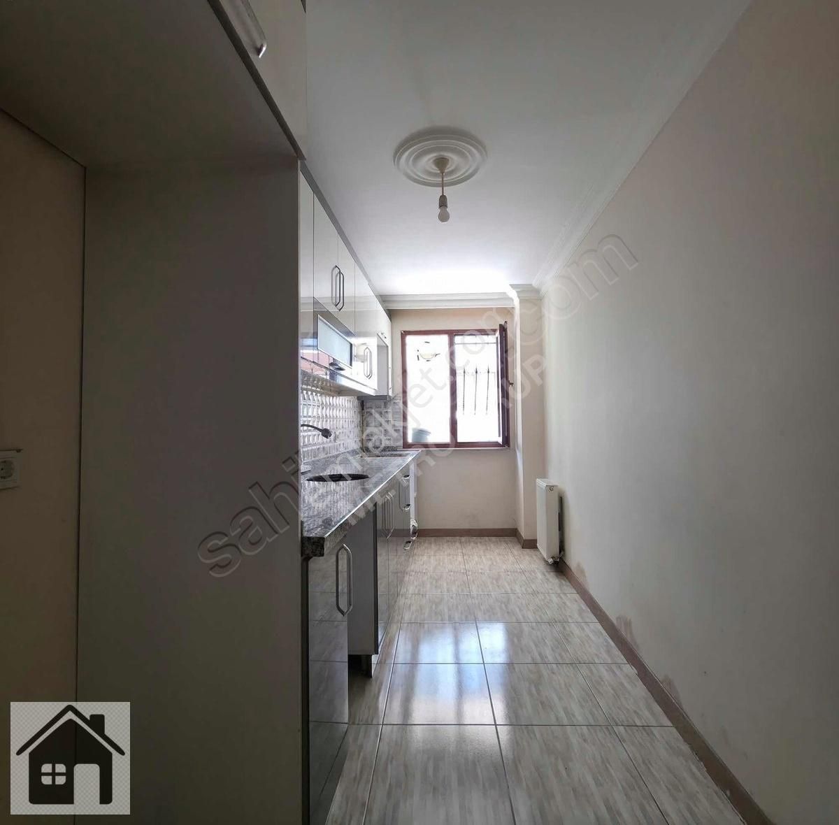 Üçevler Mahallesi'nde Kiralık Yüksek Giriş Balkonlu