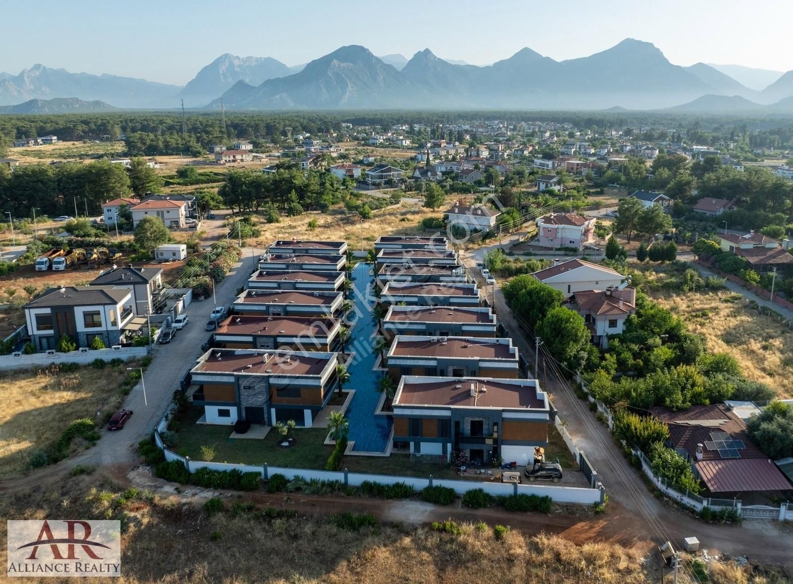 Düzlerçamı Doktorlar Sitesinde Müstakl Bahçeli 4+1 Dubleks Villa - Görsel 15