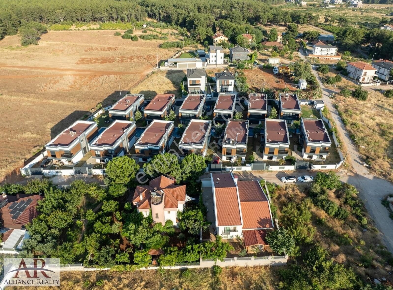 Düzlerçamı Doktorlar Sitesinde Müstakl Bahçeli 4+1 Dubleks Villa - Görsel 17
