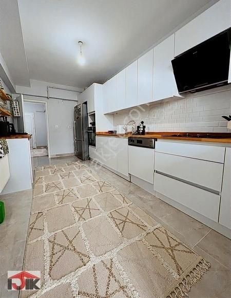 Beylikdüzü Çok Acil Satılık 3+1 Daire