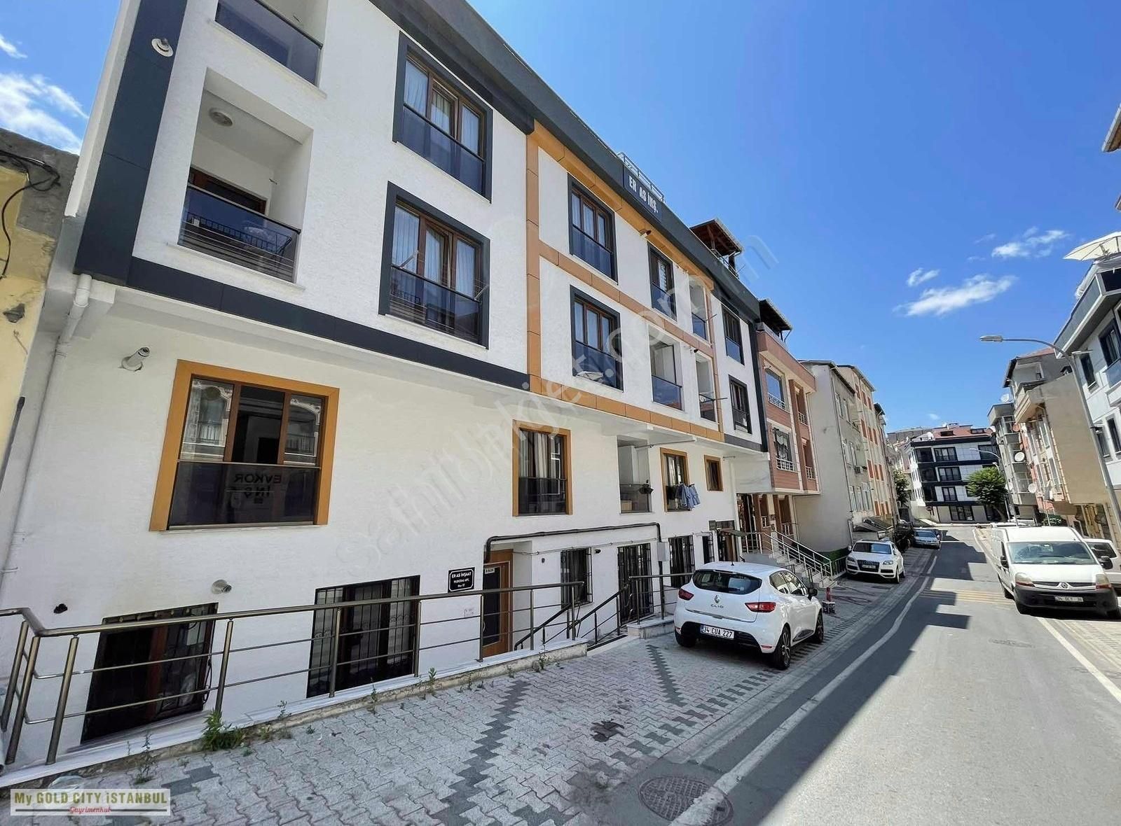 Üsküdar Ünalan Mahallesi Emaar Avm Arkası 1+1 Düz Giriş