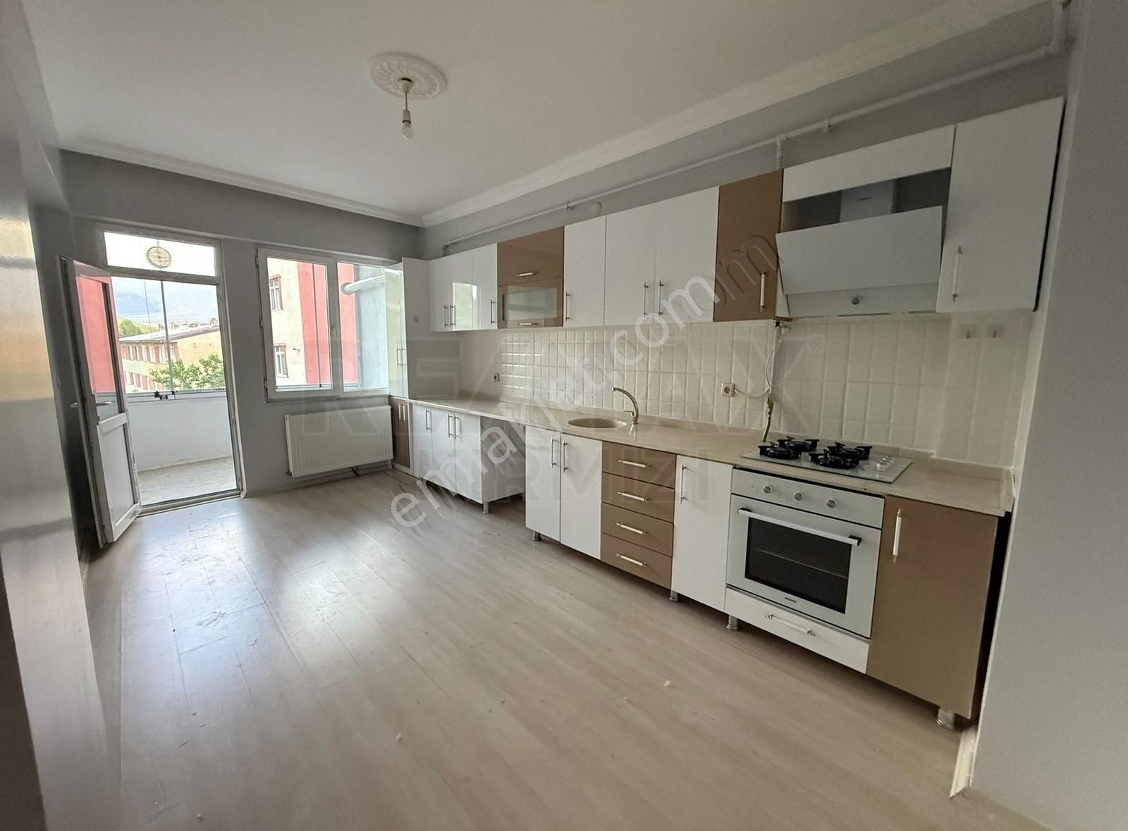 Re/max Kırmızı'dan Erzurum Telsizler'de Satılık 3+1 Daire