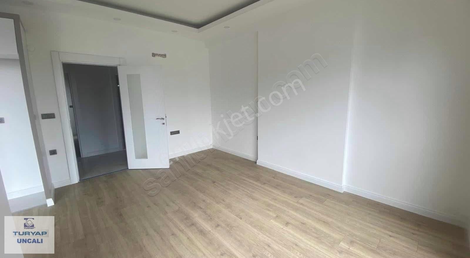 Döşemealtı Yeniköy'de Yeni Binada Satılık 2+1 Ara Kat Daire
