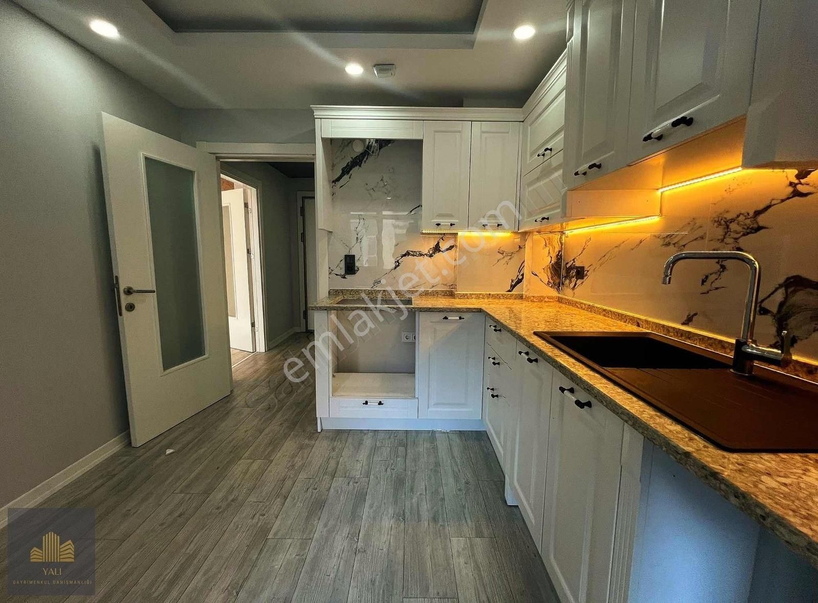 Yalı Gayrımenkul'den Denize Sıfır Kiralık Lüx 2+1