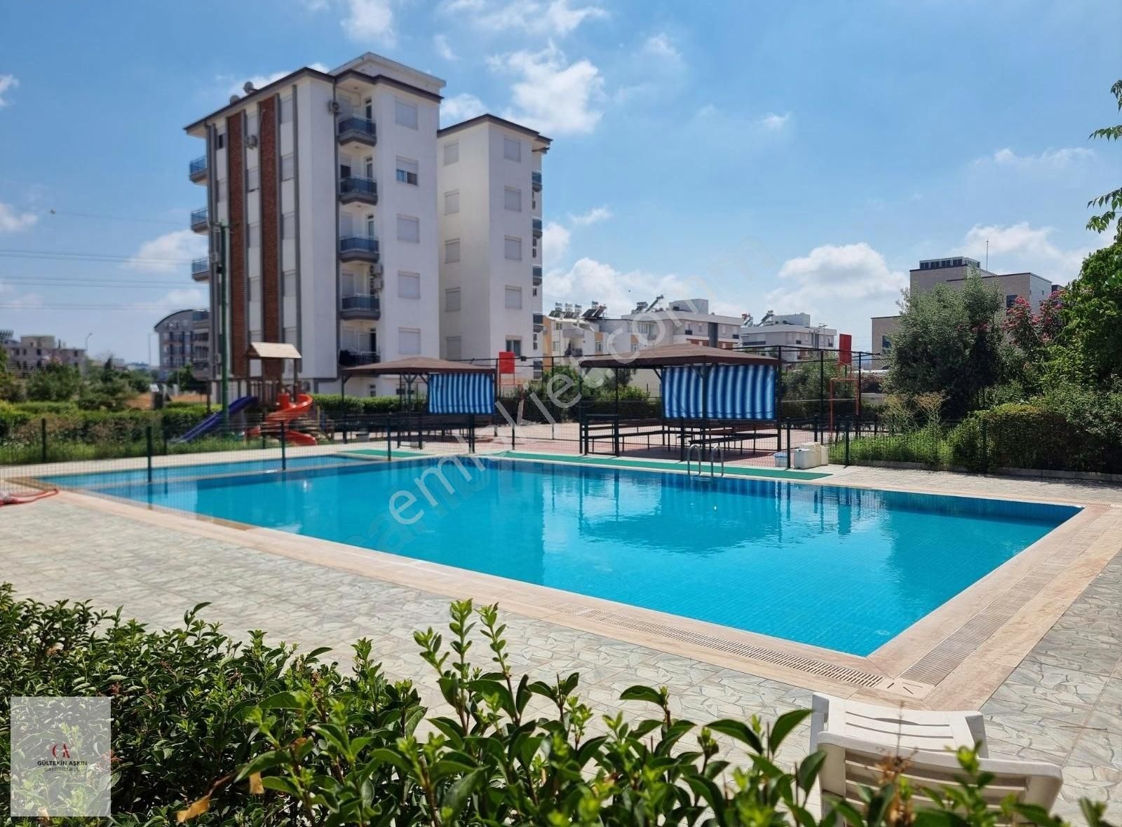 Habibler'de Eşyalı Ara Kat Havuzlu 2+1 Site İçi Kiralık Daire