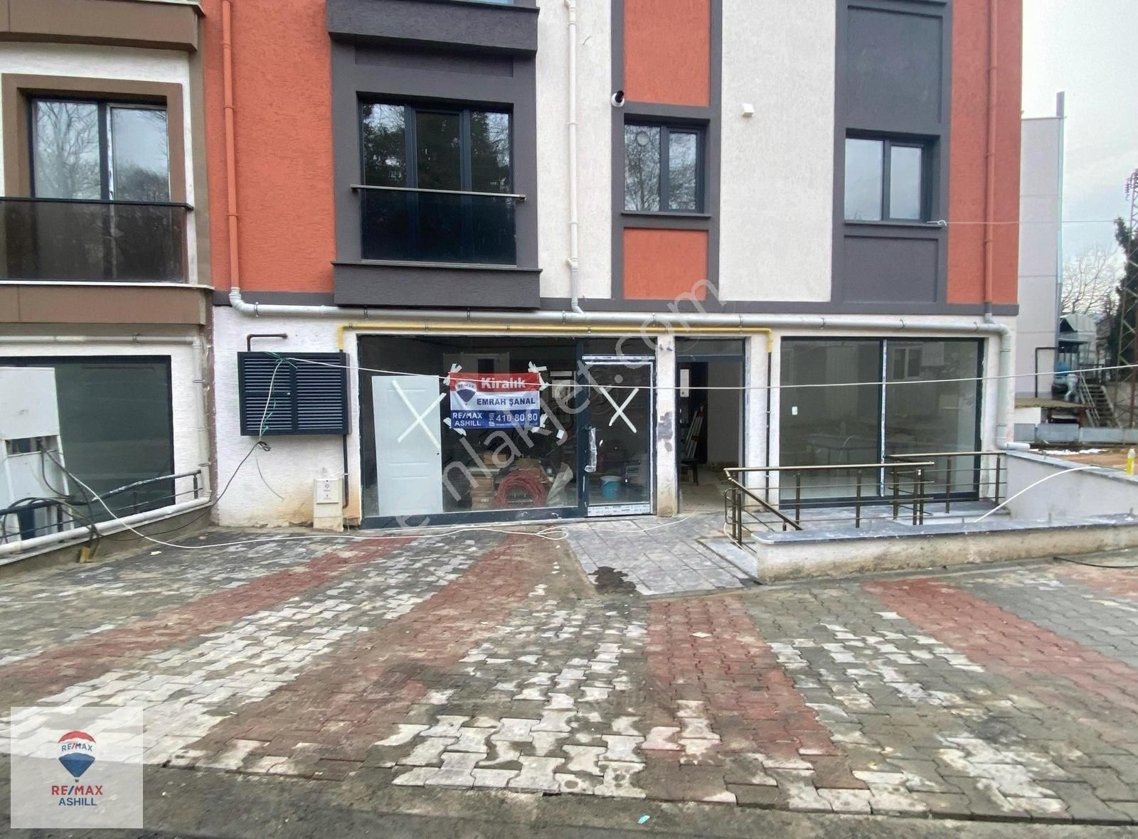 Ashill'den Çekmeköy Devlet Hastanesi Yanında Satılık Dükkan