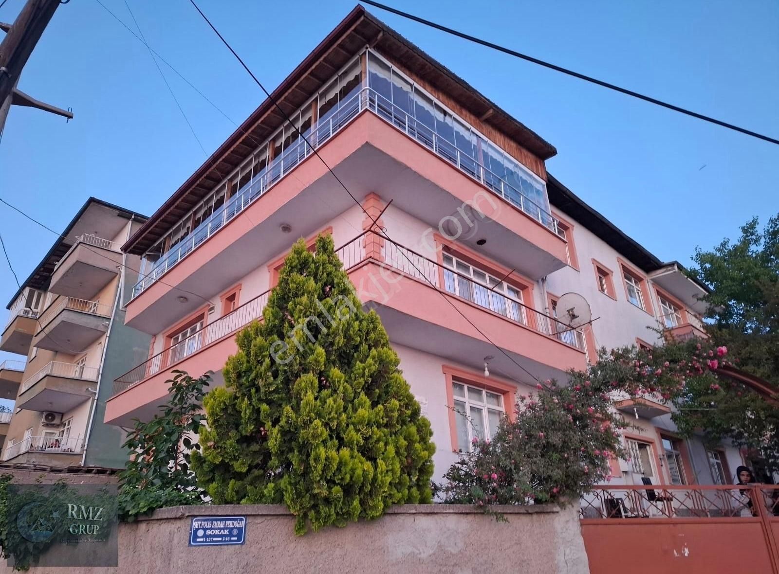 Satılık 200 M2 Çift Daire 4+1 Karşıyaka **rmz Grup Gayrimenkul**