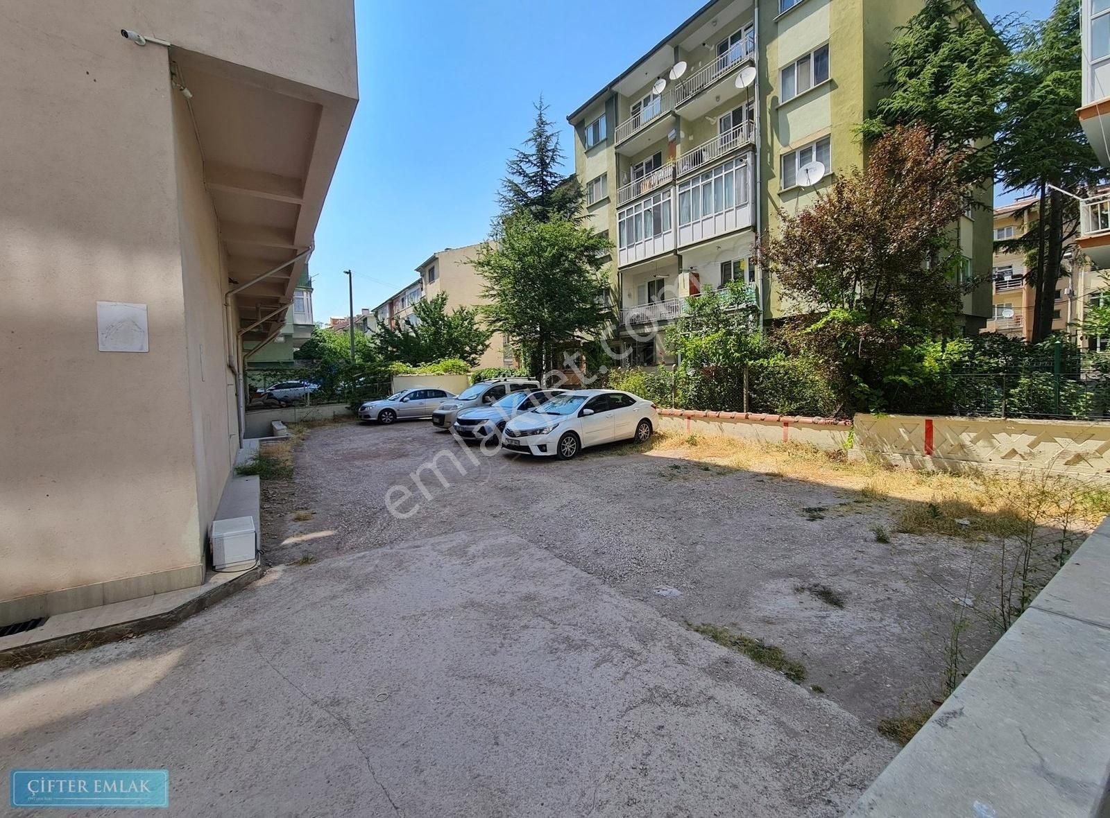 Ali Çifter' Den Öğretmeler Caddesi Üzerinde Kiralık 3+1 Daire