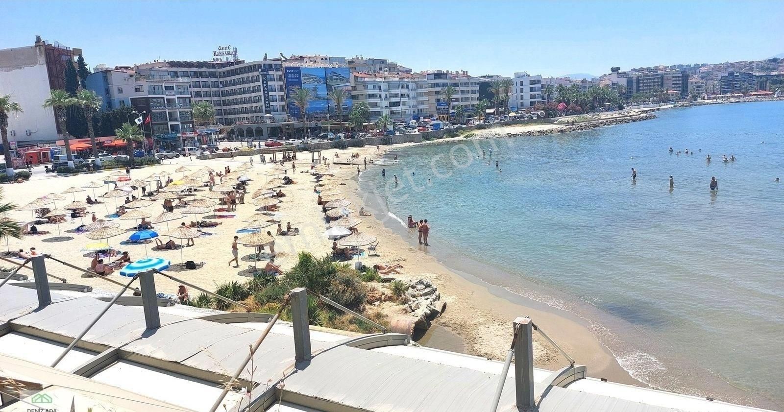 Kuşadası Marina'da Havuzlu St. 3+1 Eşyalı Satılık Daire