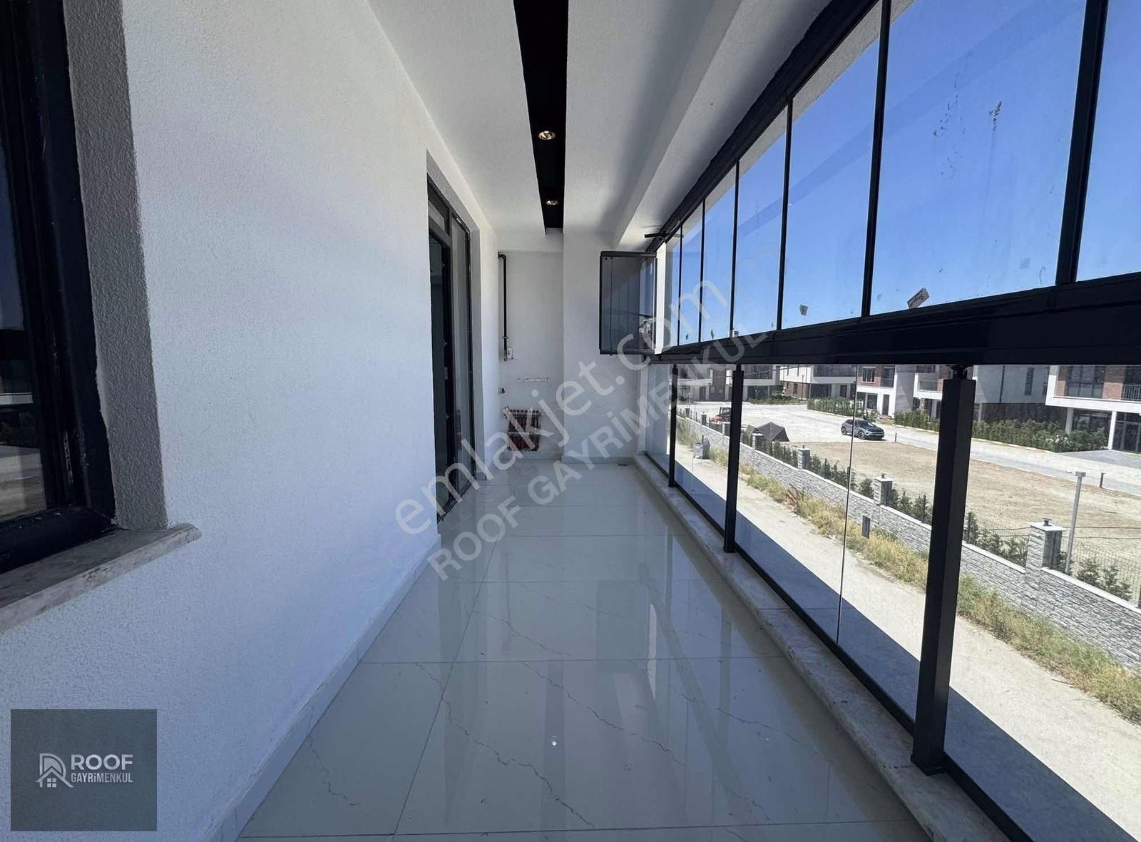 Roof Gayrimenkul'den Zincirlikuyuda Satılık 3+1 Daire