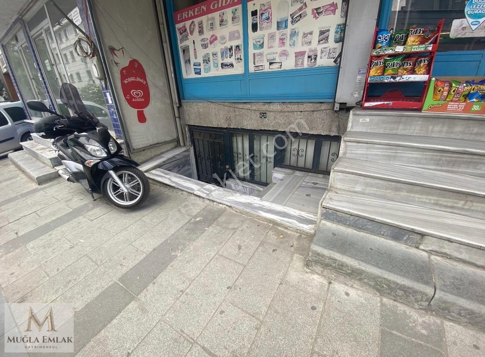 Muğla Emlaktan Bağlar Caddesi Üstünde 70m Lavabolu İş Yeri