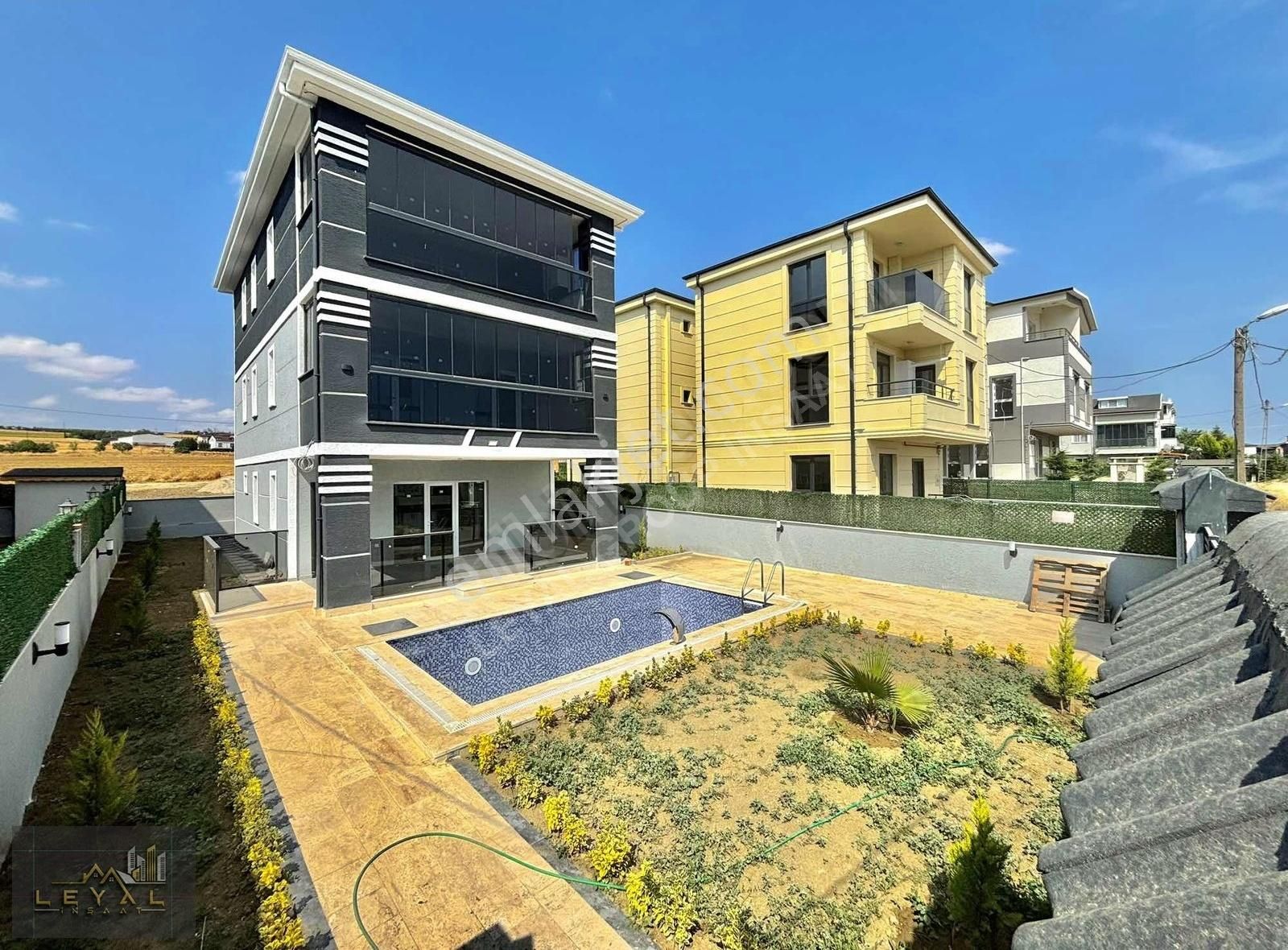 ⫷ Leyal Grup ⫸ Havuzlu Deniz&şehir Manzaralı Müstakill Villa