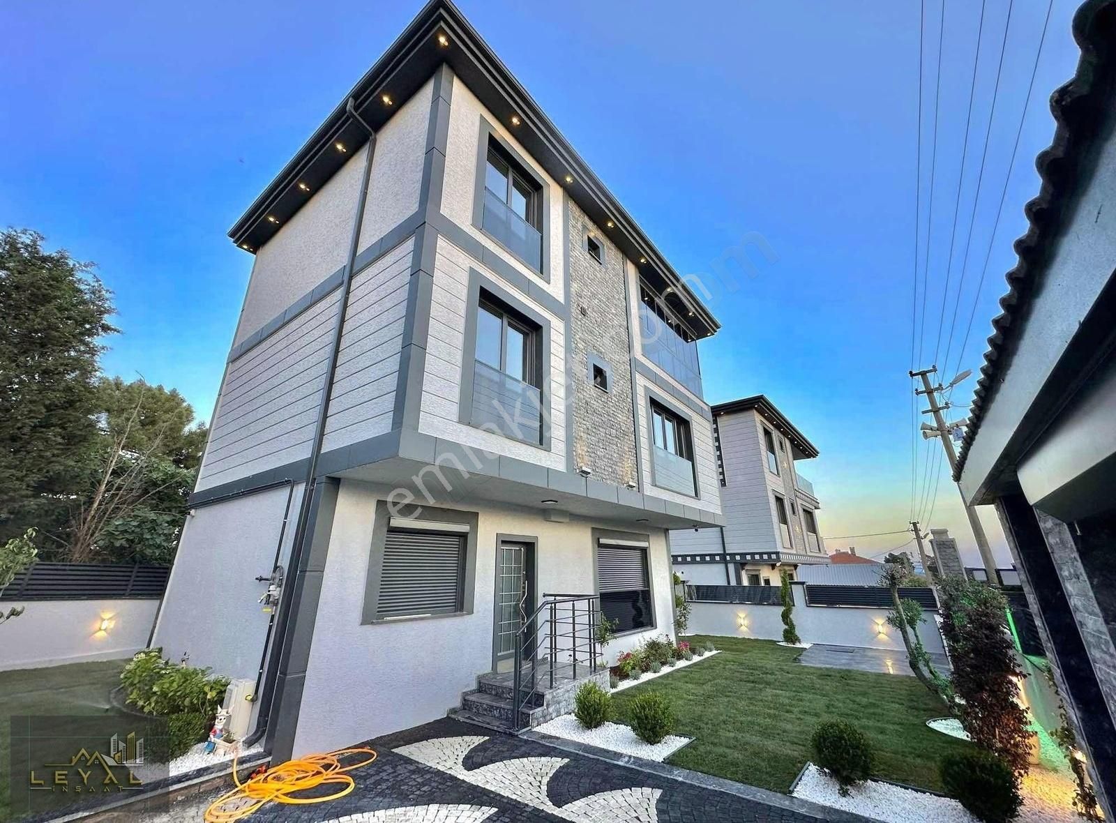 ▃▅▇leyal Grup▇▅▃köy İçi Merkezde Alt Yapılı Akıllı Ev Müstakil