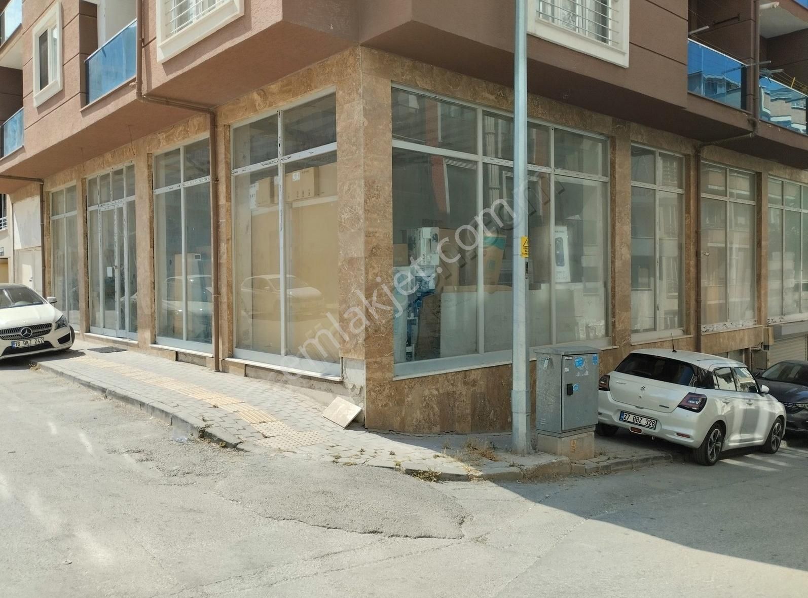 Dumlupınar, Çift Cephe Market Olmaya Elverişli Satılık Dükkan