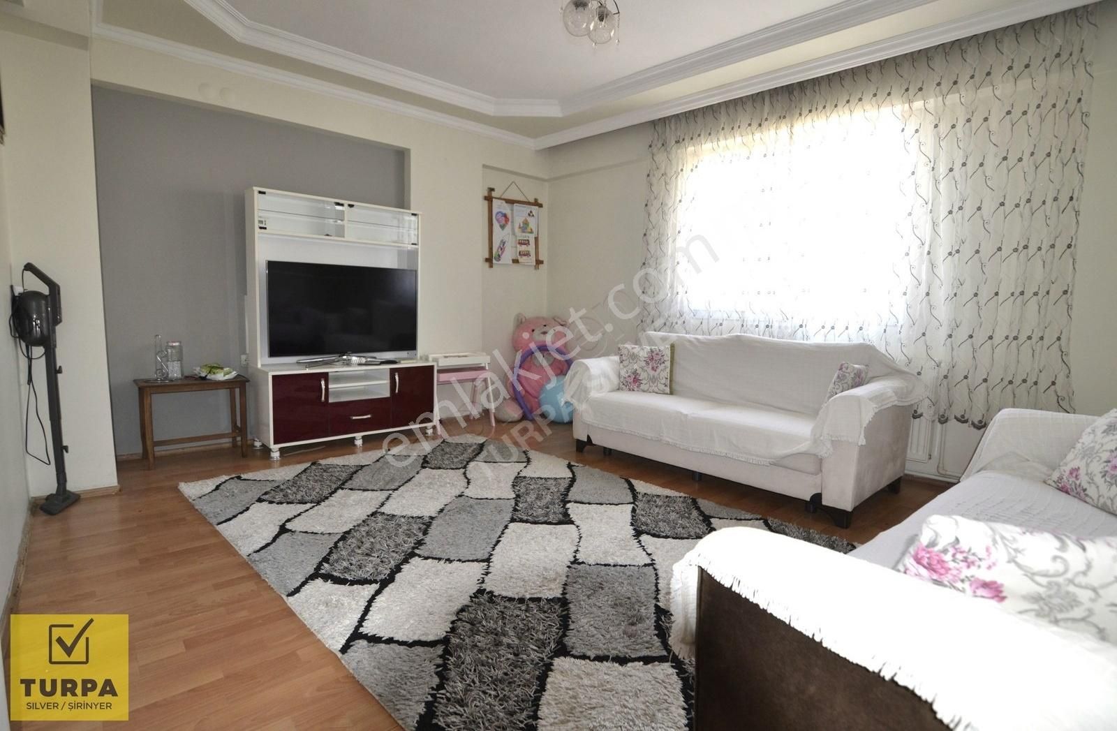 İzbana Yürüme Mesafesinde 3+1 Eşyalı Kiralık Daire