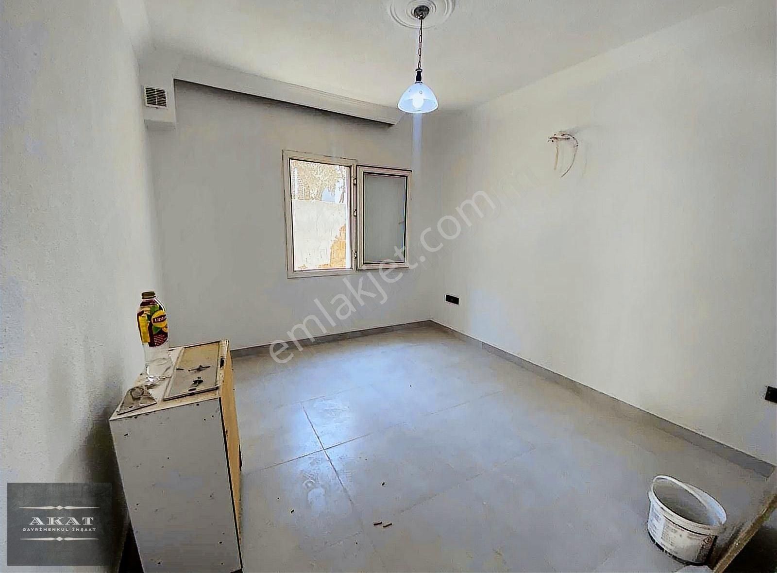 Yakaköy'de Yeni Tadilatlı Kiralık 2+1 Daire