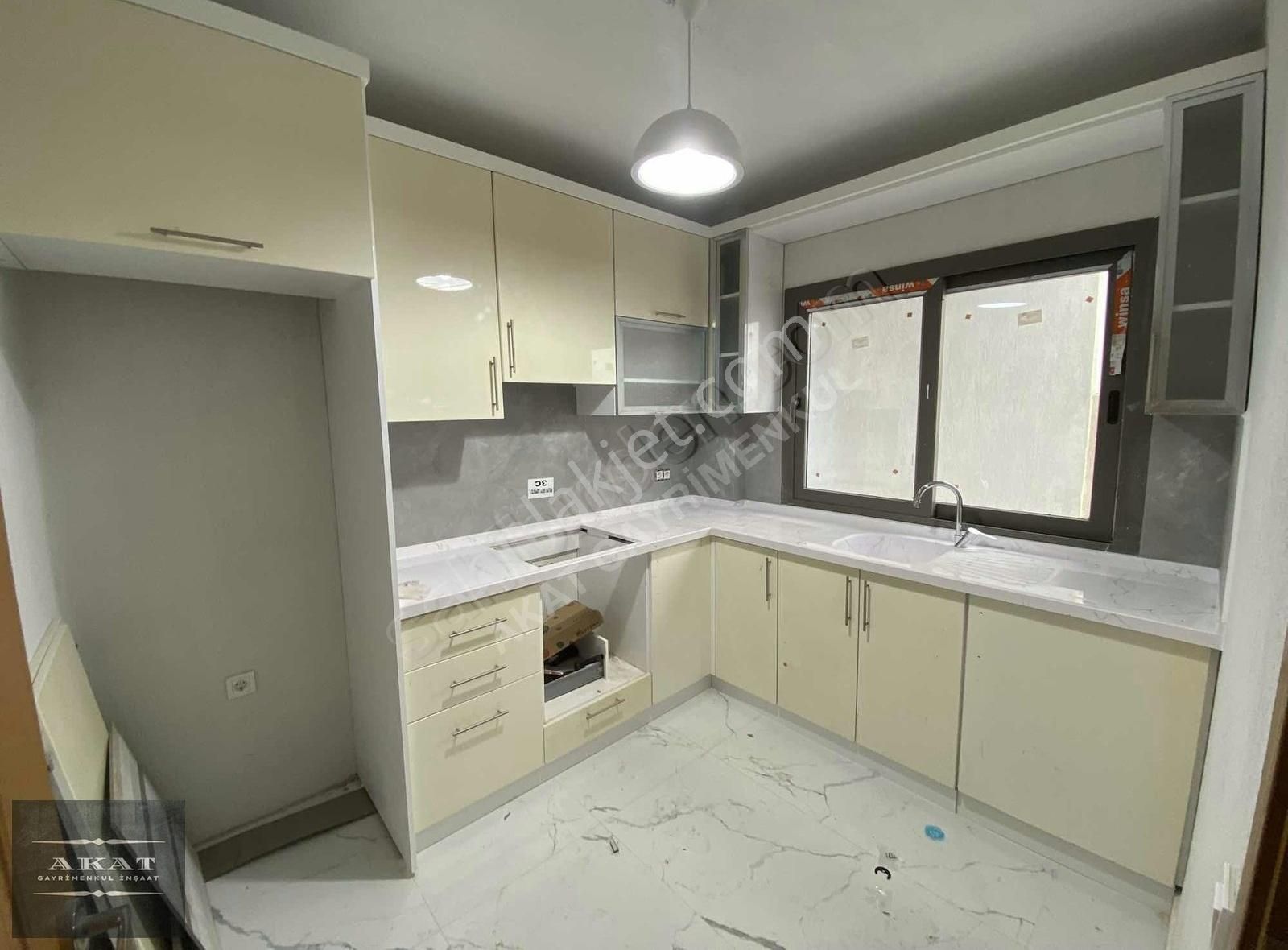Yakaköy'de Ayrı Mutfaklı Kiralık Sıfır 1+1 Daire