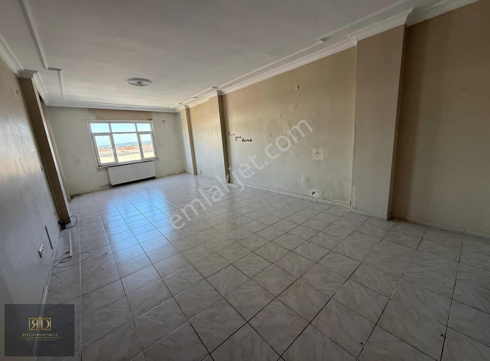 Sarıyer-pınar Mah. Girişte 4+1 Arakat 150m² Kiralık Daire