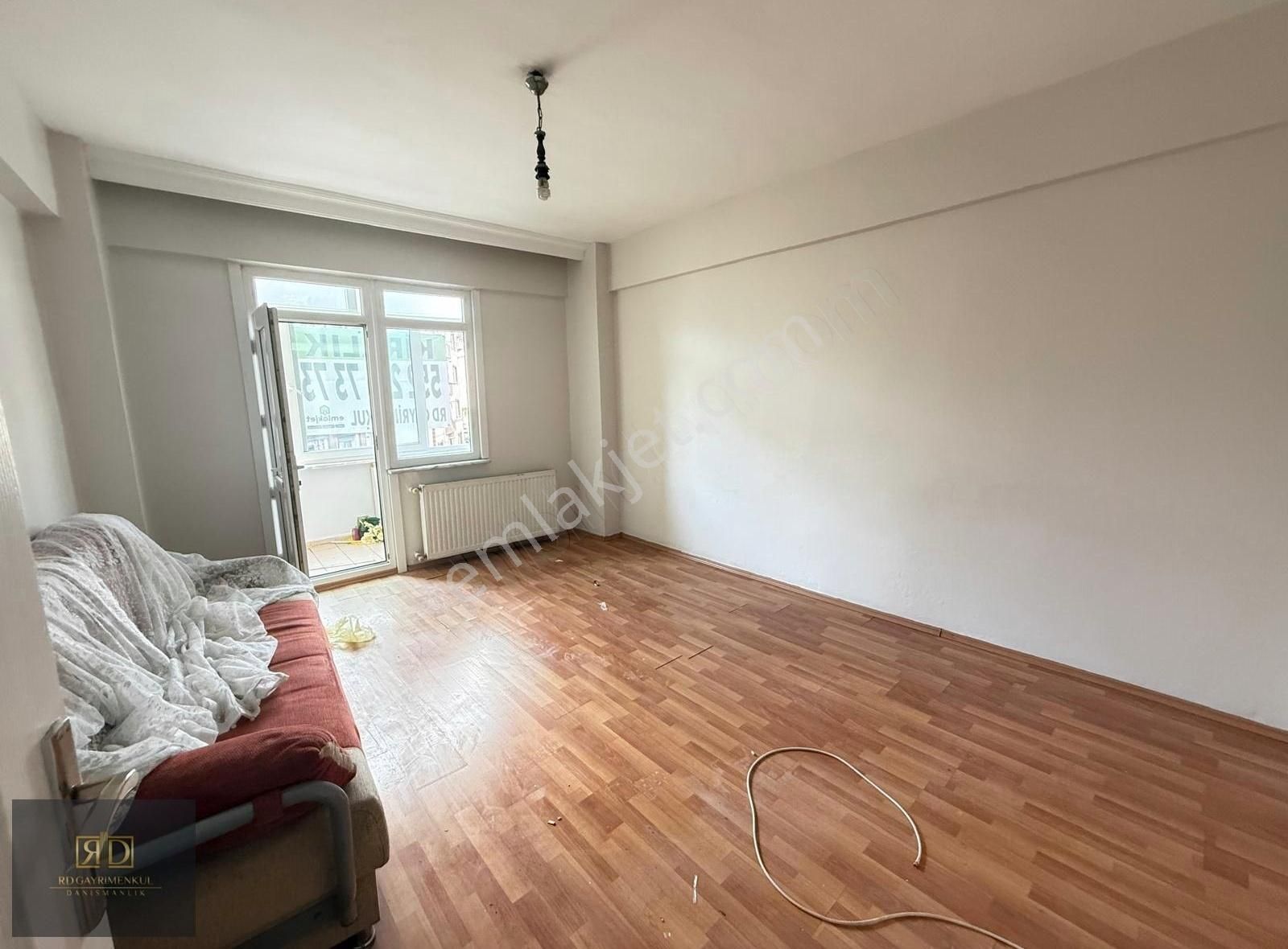 Gültepe'de Cadde Üstü Asansörlü 2+1 Kiralık 90 M2 Daire