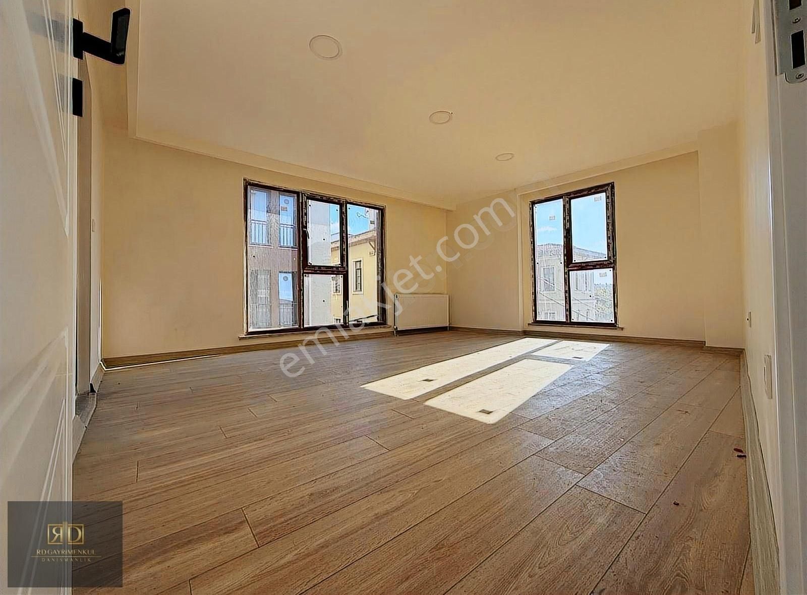 Kemerburgaz-mithatpaşa'da 80m² 2+1 Yeni Daire