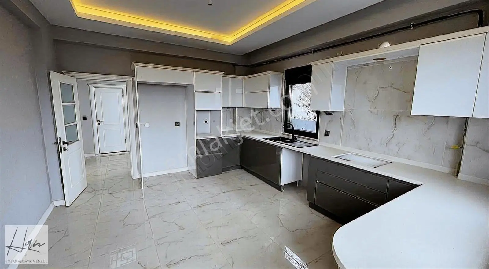 Değirmendere'de Site İçerisinde Lüks Villa... - Görsel 3
