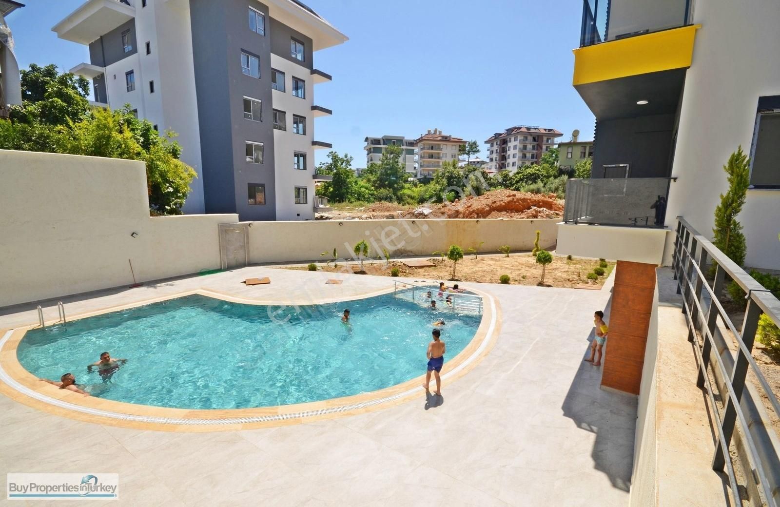 Alanya Çıplaklı'da Kiralık 1+1 Geniş Dairemiz Manzaralı Havuzlu