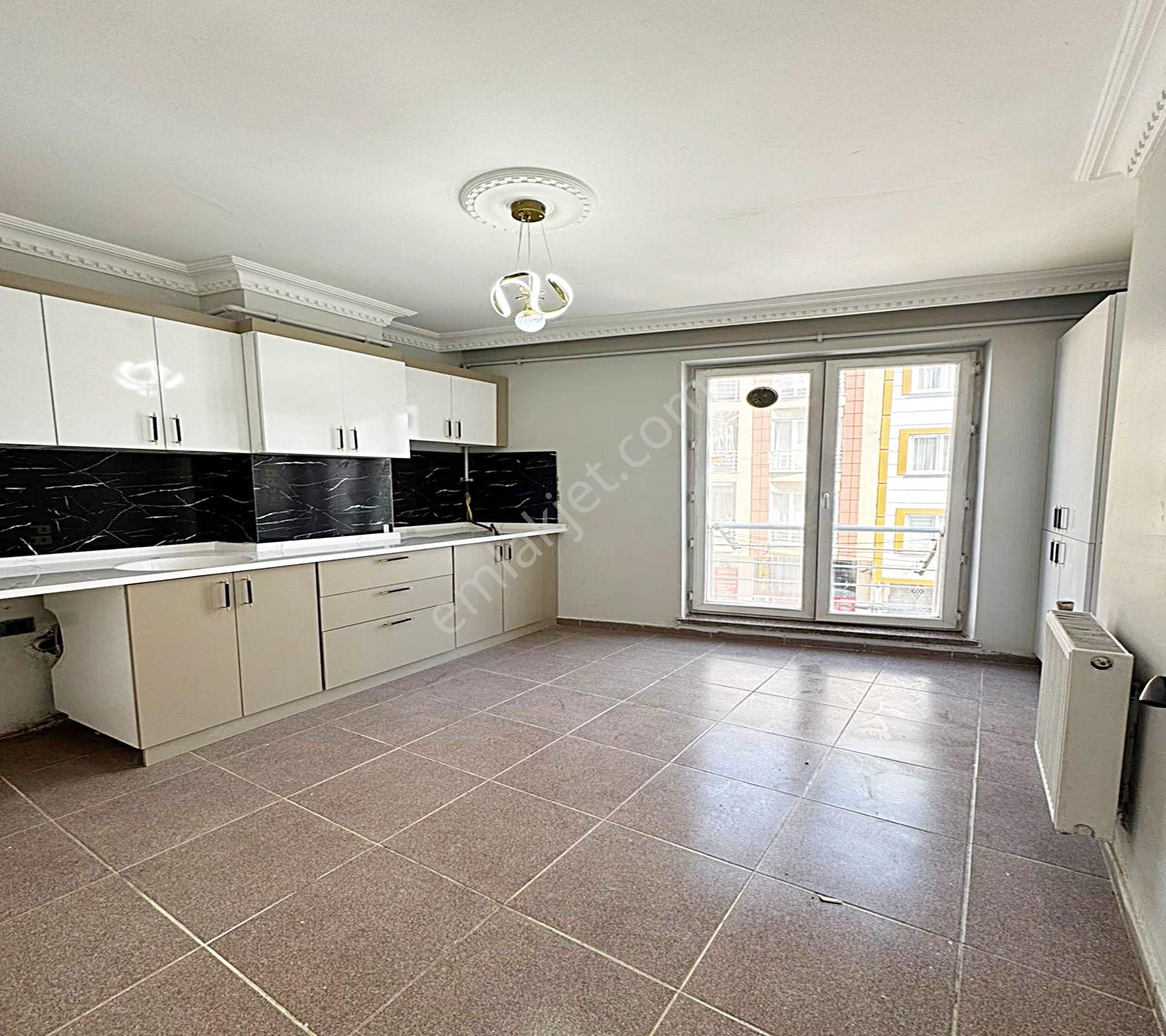 Mehterçeşme Metrobüsün Dibi 2+1 Geniş 120m2 Temiz Satılık Daire - Görsel 2