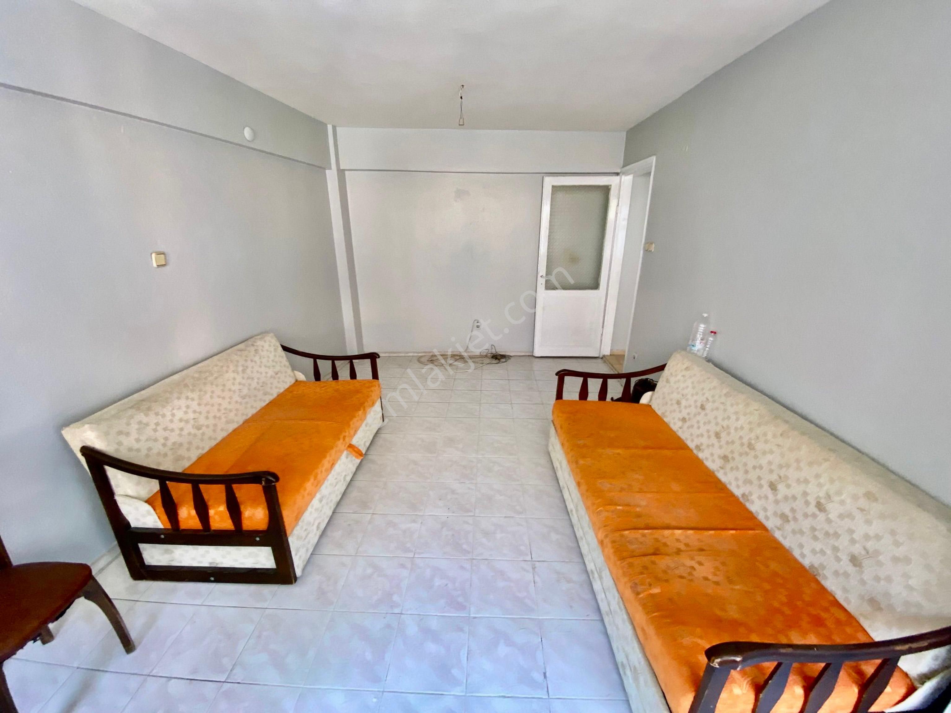 Üçyol Meydanda 3+1 Doğalgazlı Boş Daire Cadde 15 M
