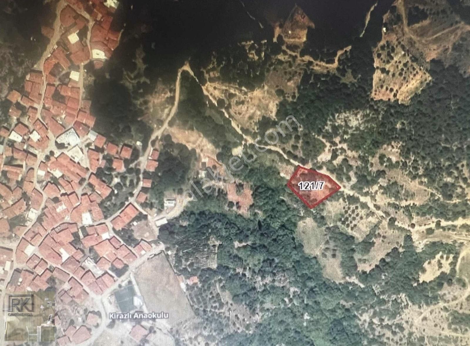 R.k Dan Kirazlı Satılık 2023m2 Tarla Resmi Yolu Var