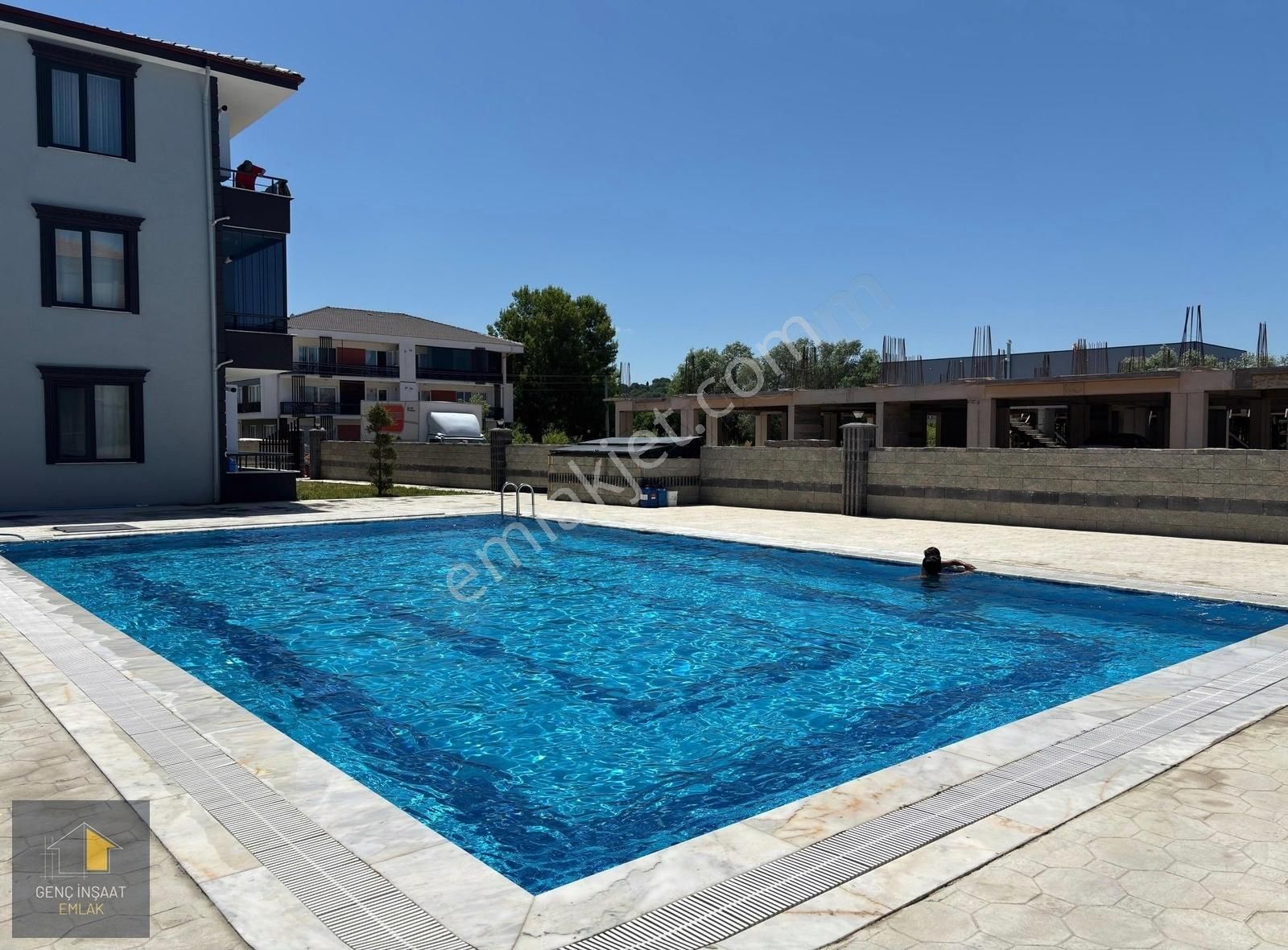 Karasuda Havuzlu Site İçinde Yerden Isıtmalı 3+1 Sıfır Daire