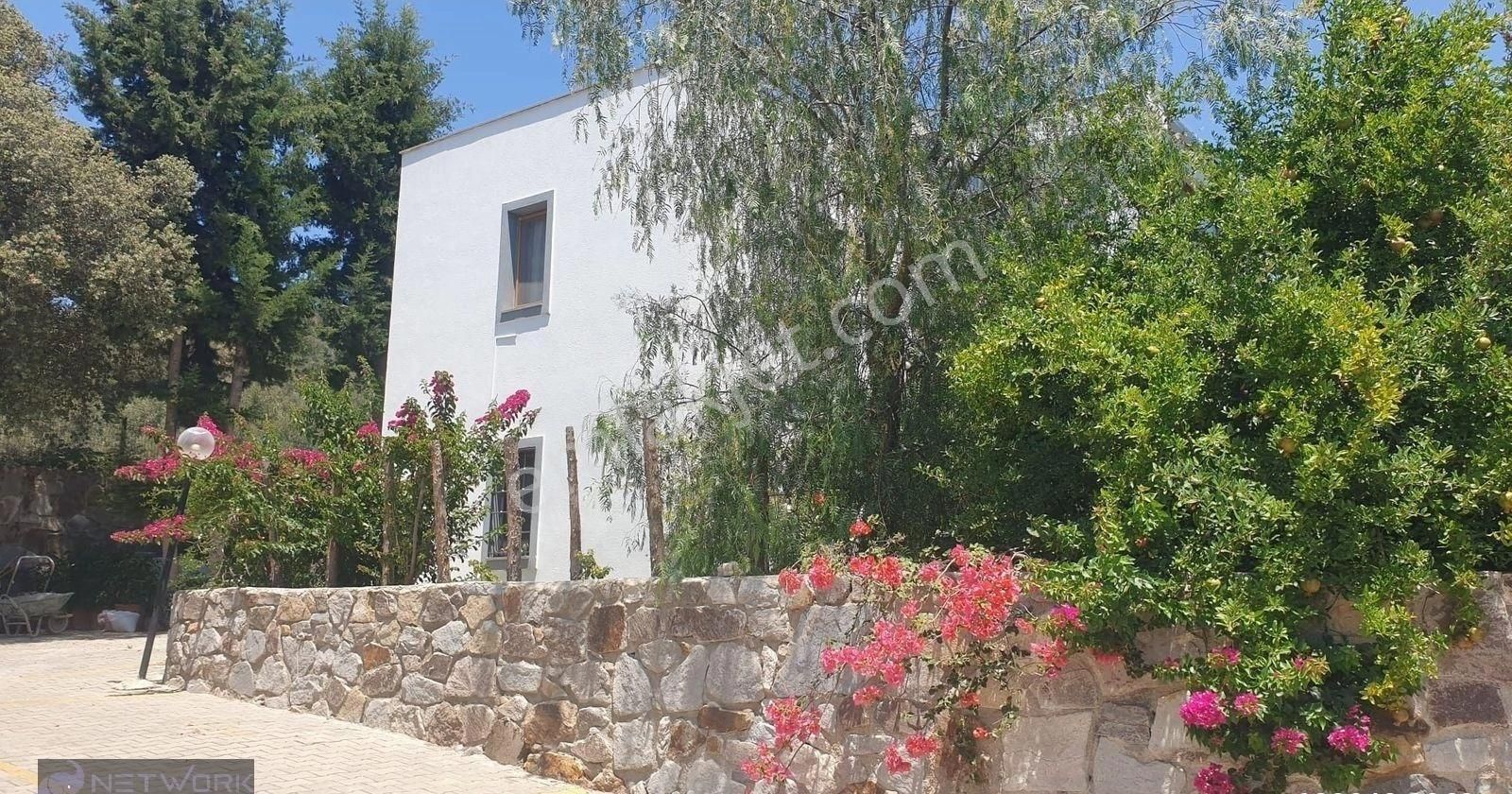 Gümüşlük Merkezinde, Köy İçinde Bahçeli Kiralık Daire!