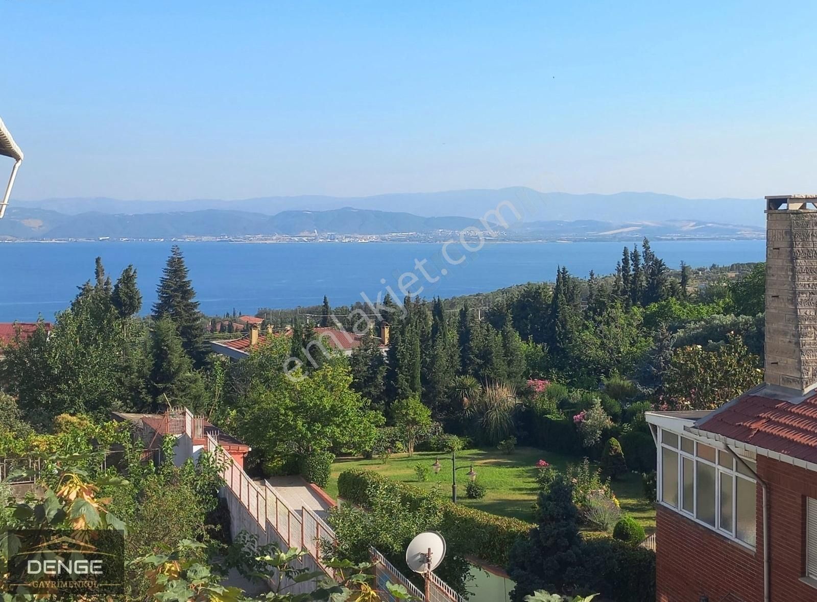 Darıca'da Önü Kapanmaz Deniz Manzaralı Tripleks Villa
