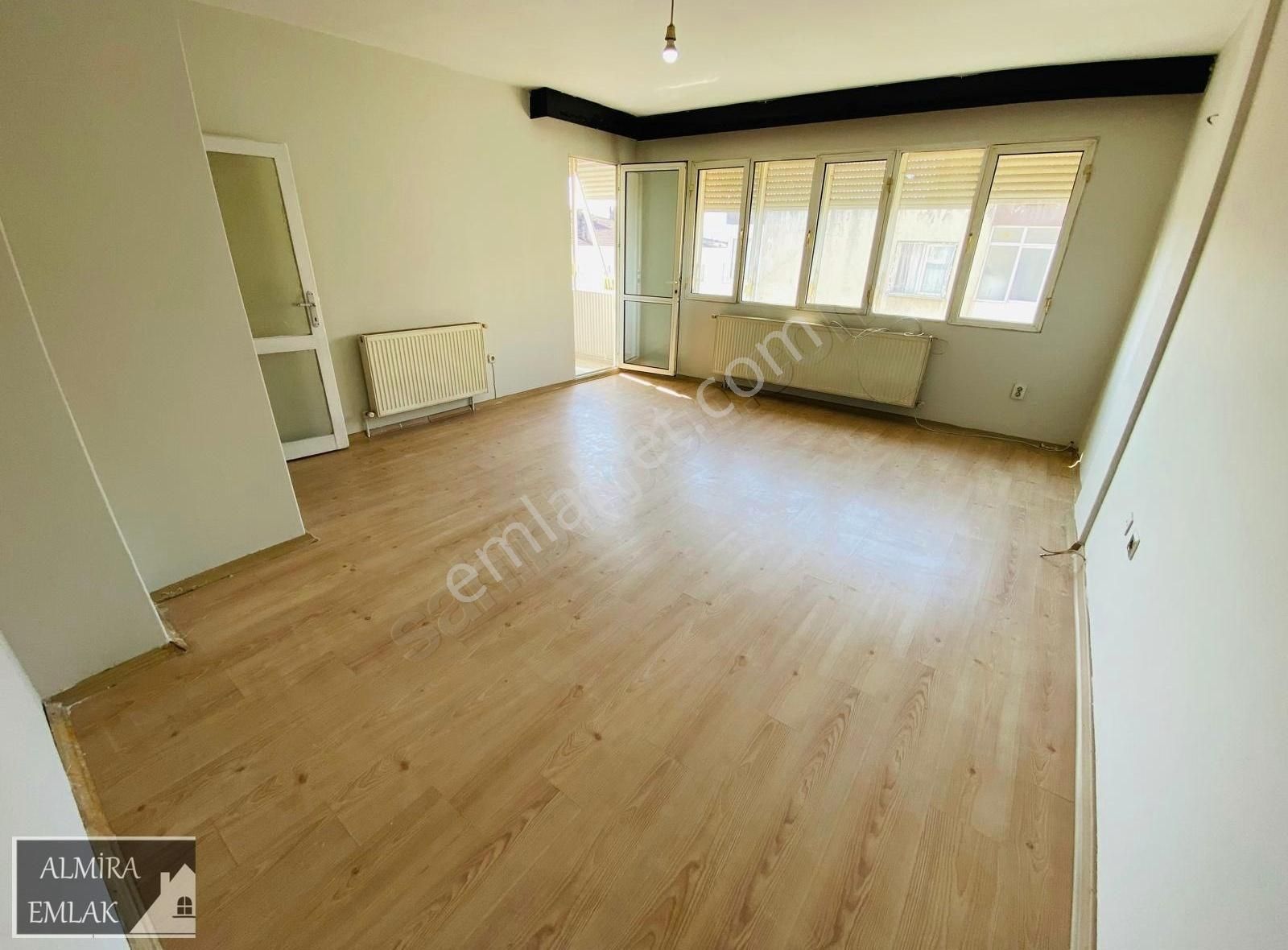 Hakim Evlerinde 3+1 125m2 D.gazlı Temiz Bakımlı Arakat