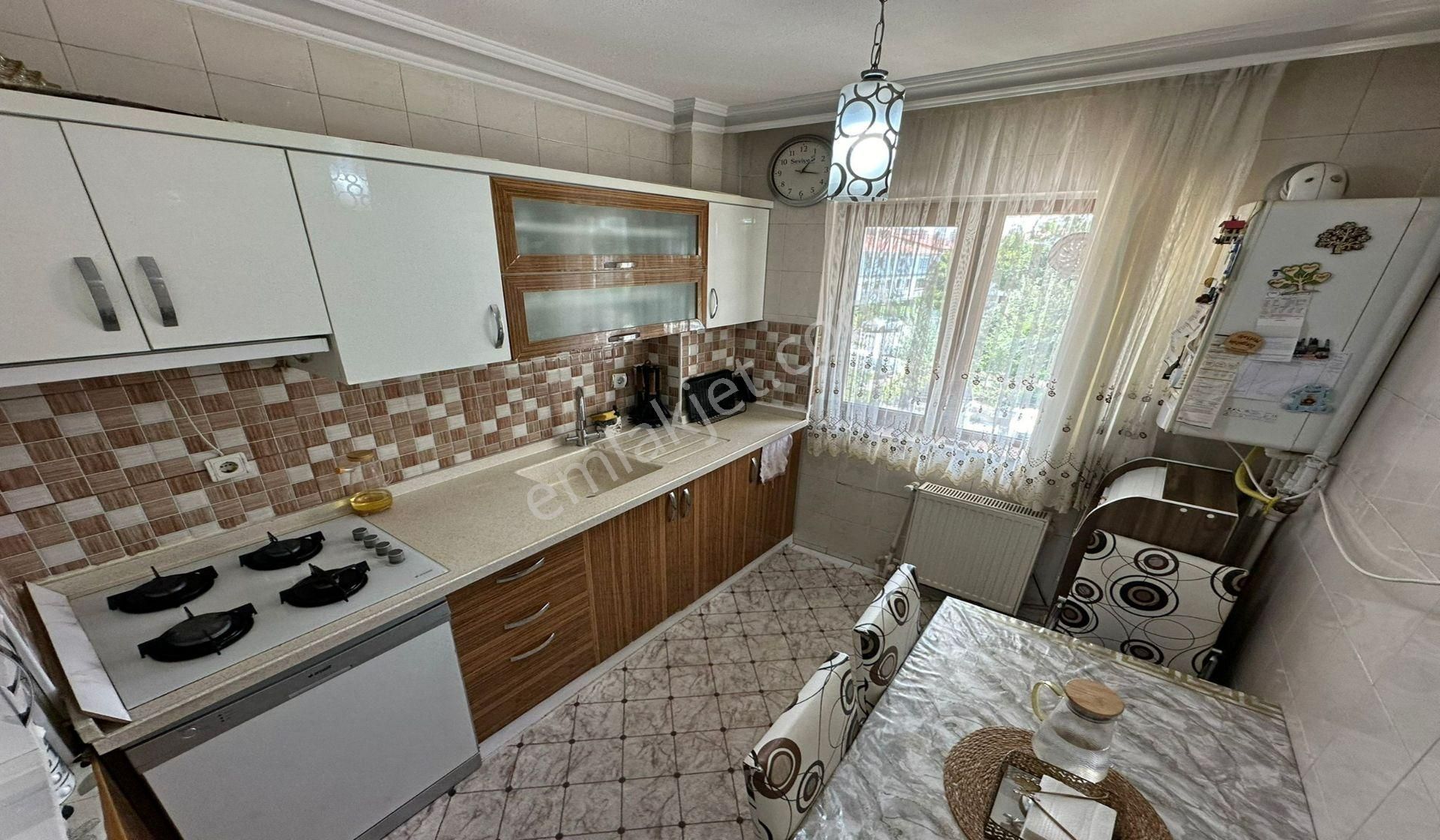 İncirli Yunus Emre Caddesi Yakını 3+1 Yüksek Giriş Altında Daire Var