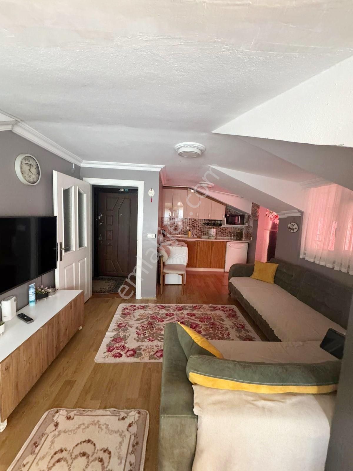 Avcılar Cihangirde 4+2 Metrobüse Yakın 10 Yaşında Satılık Geniş Dublex