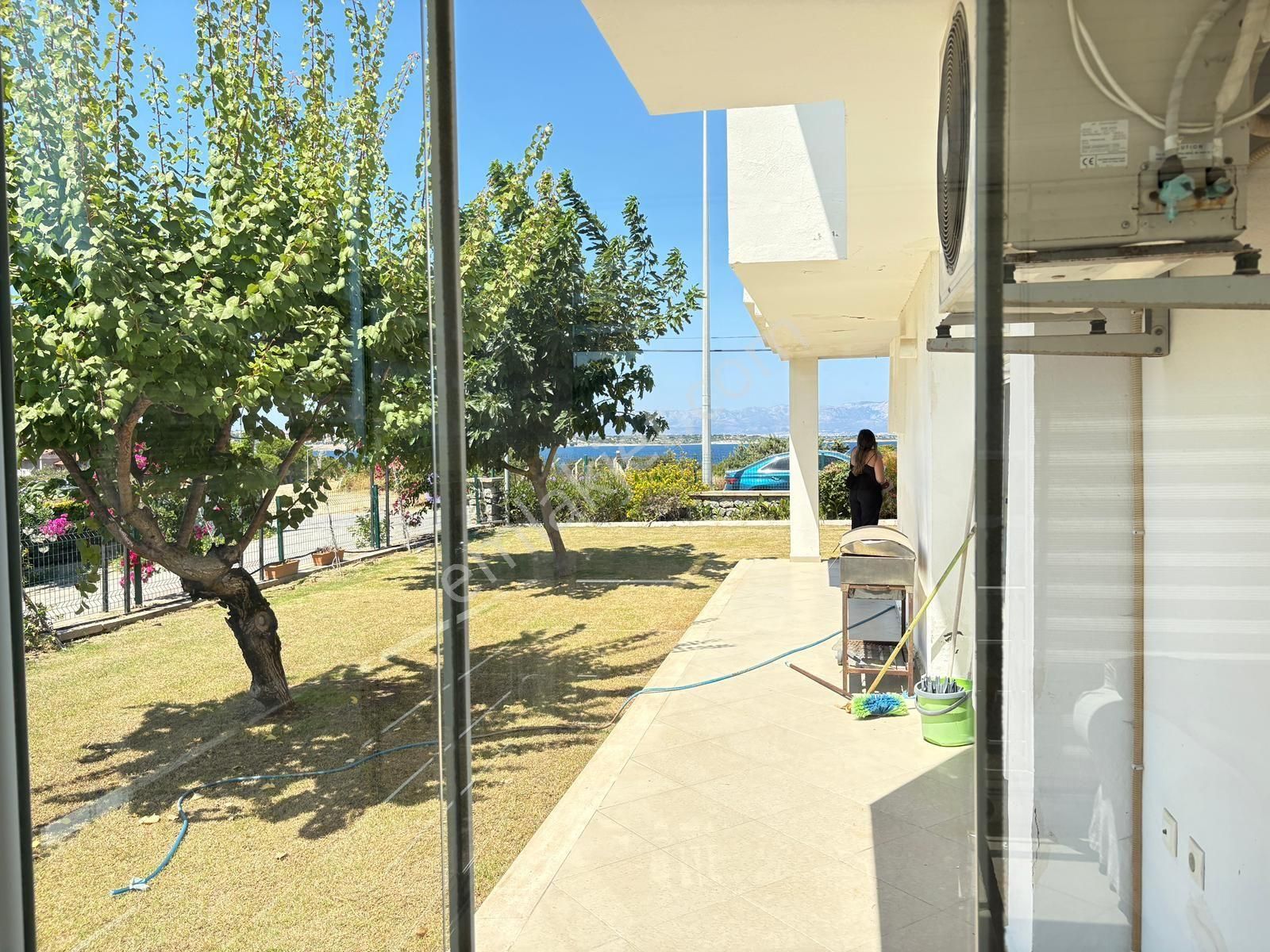 Çeşme Dalyan' Da 3 Tarafı Deniz Manzaralı Kiralık Villa - Görsel 17