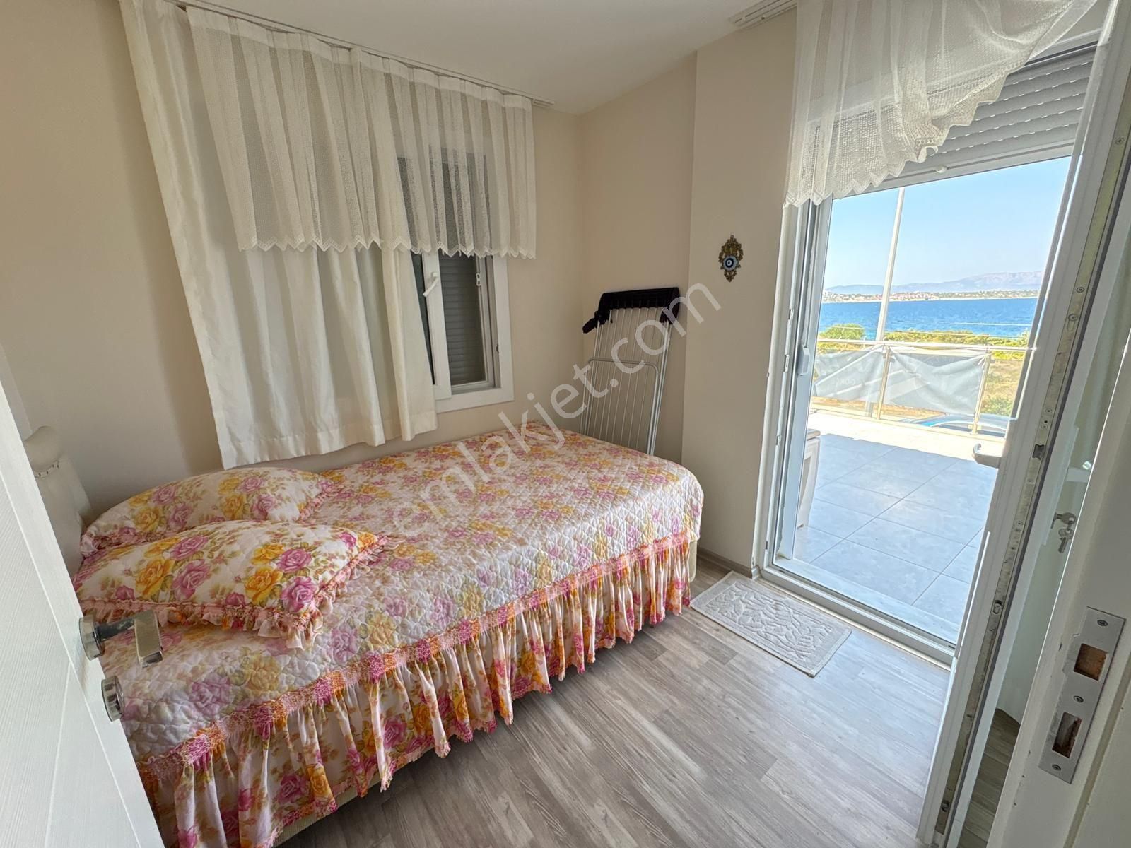 Çeşme Dalyan' Da 3 Tarafı Deniz Manzaralı Kiralık Villa - Görsel 24