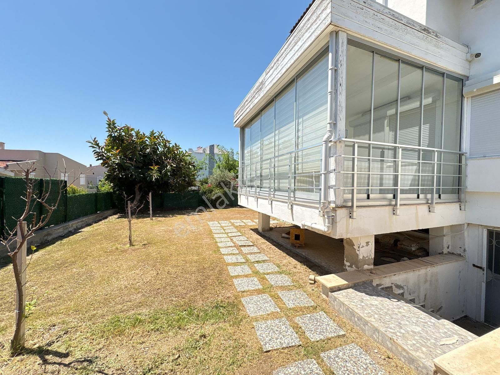 Çeşme Dalyan' Da 3 Tarafı Deniz Manzaralı Kiralık Villa - Görsel 3