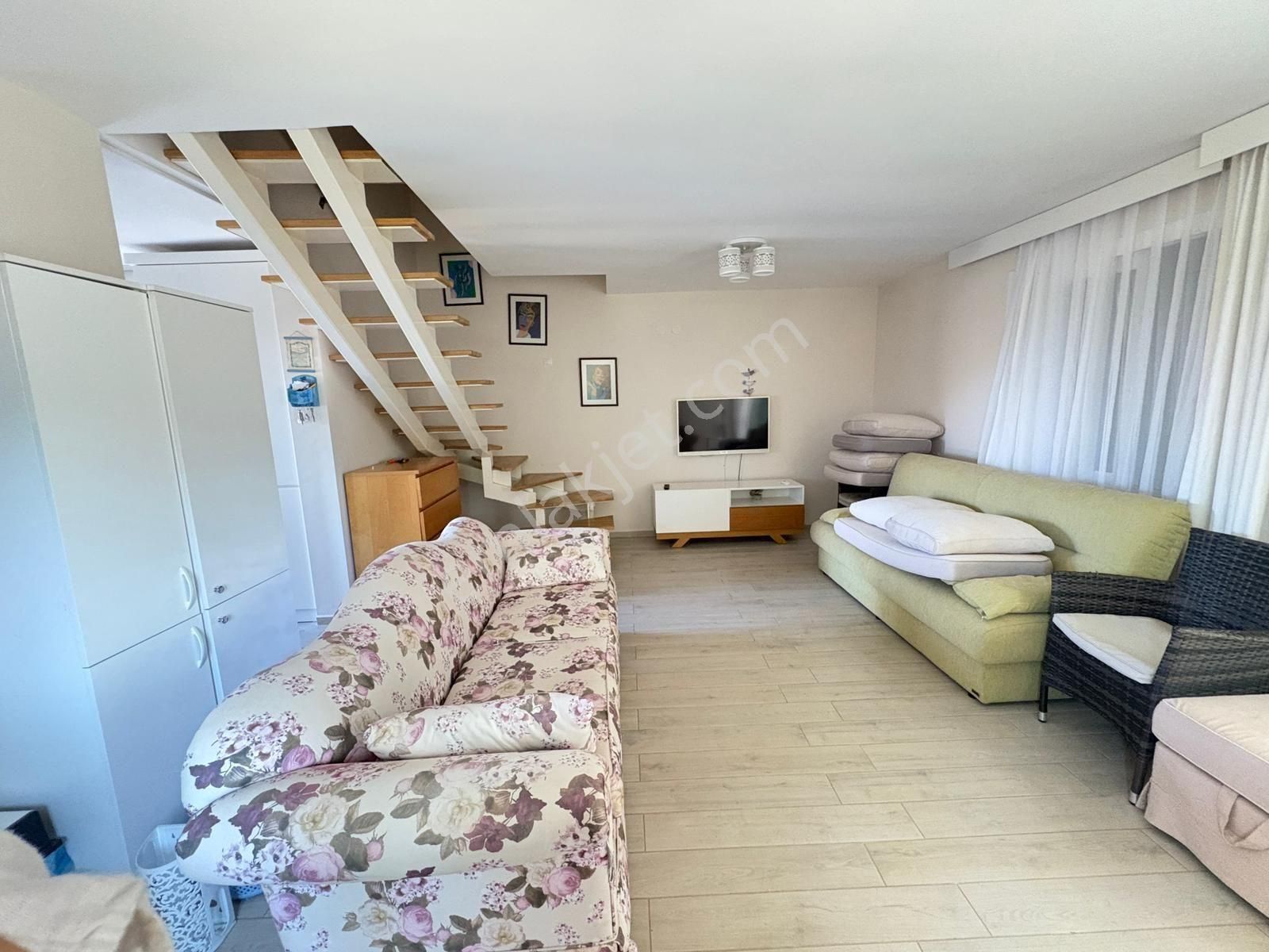 Çeşme Dalyan' Da 3 Tarafı Deniz Manzaralı Kiralık Villa - Görsel 8