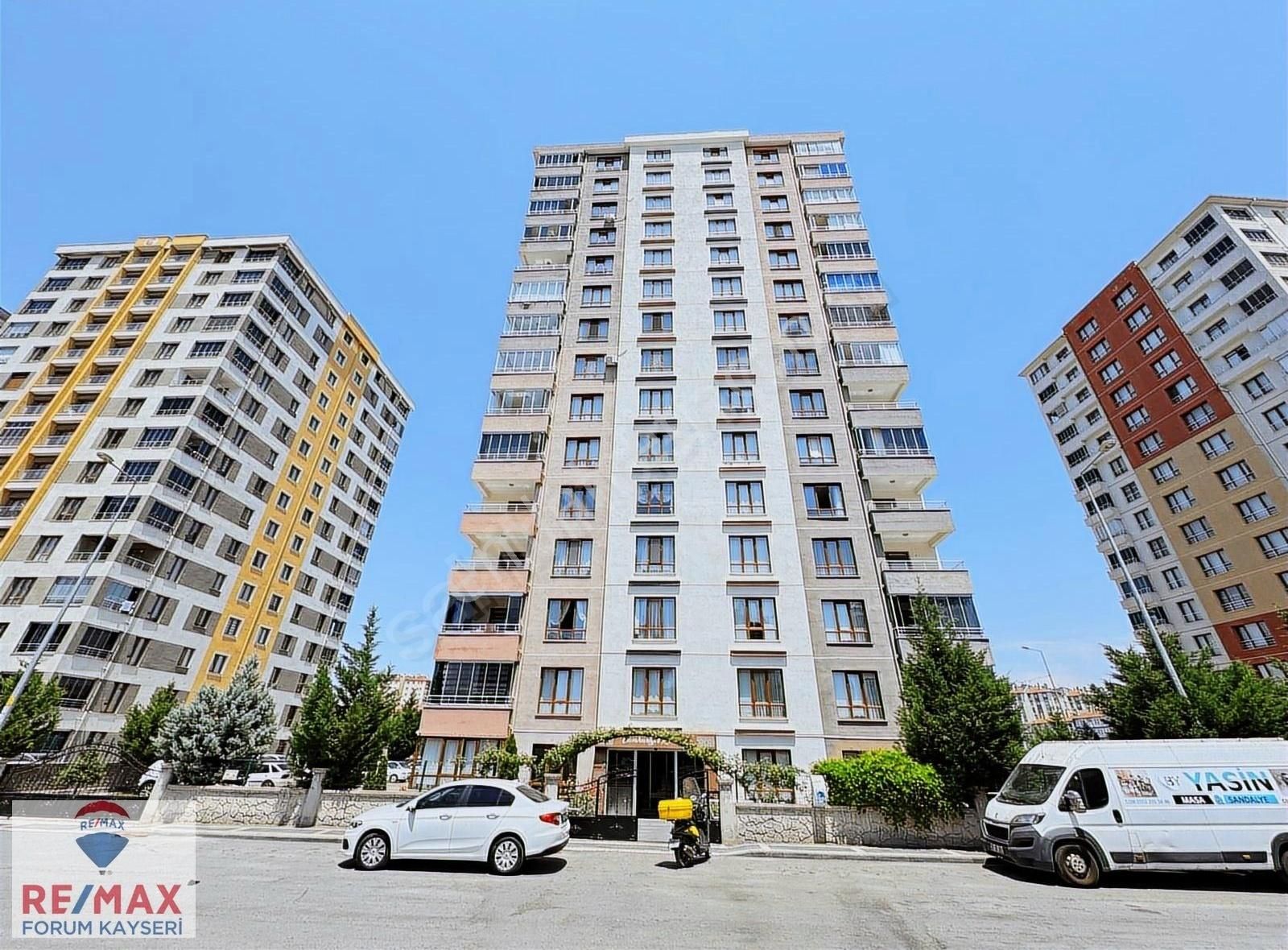 Yenidoğan Mahallesi Ihlamur Sitesinde Kiralık 3+1 Daire