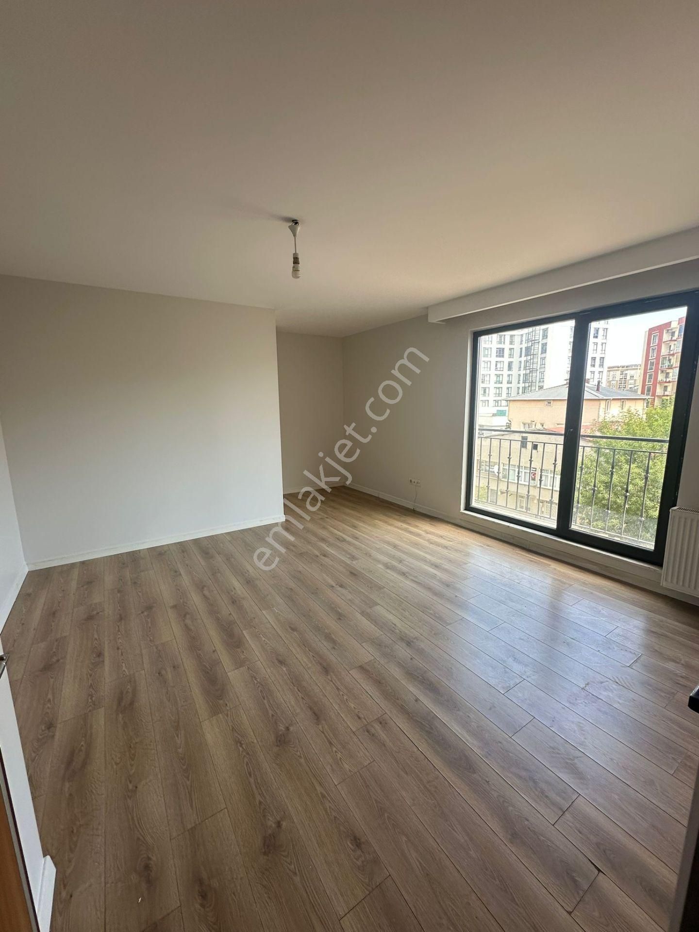 Çekmeköyde 2019 Yapımı Binada Asansörlü Masrafsız 3.kat 45 M² 1+1 Kiralık Daire