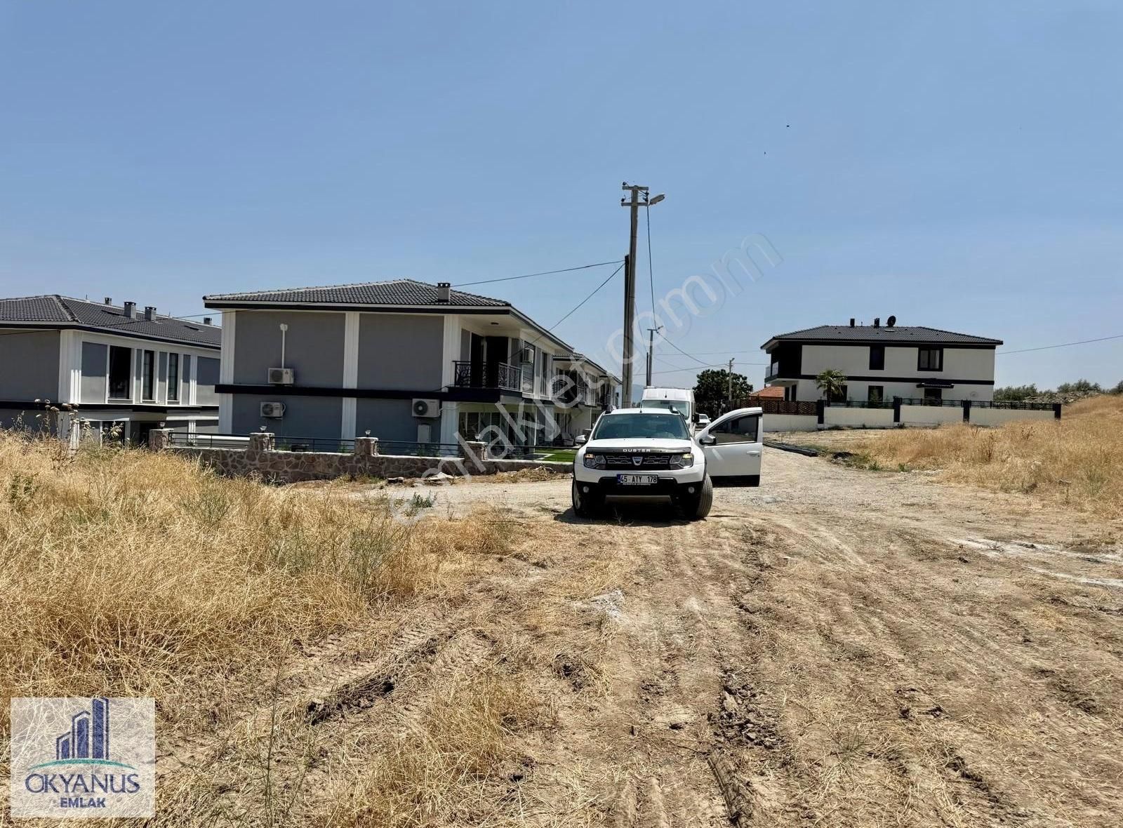 Villalar Bölgesinde 260 M2 İmarlı Arsa , İnsaat İzni Var