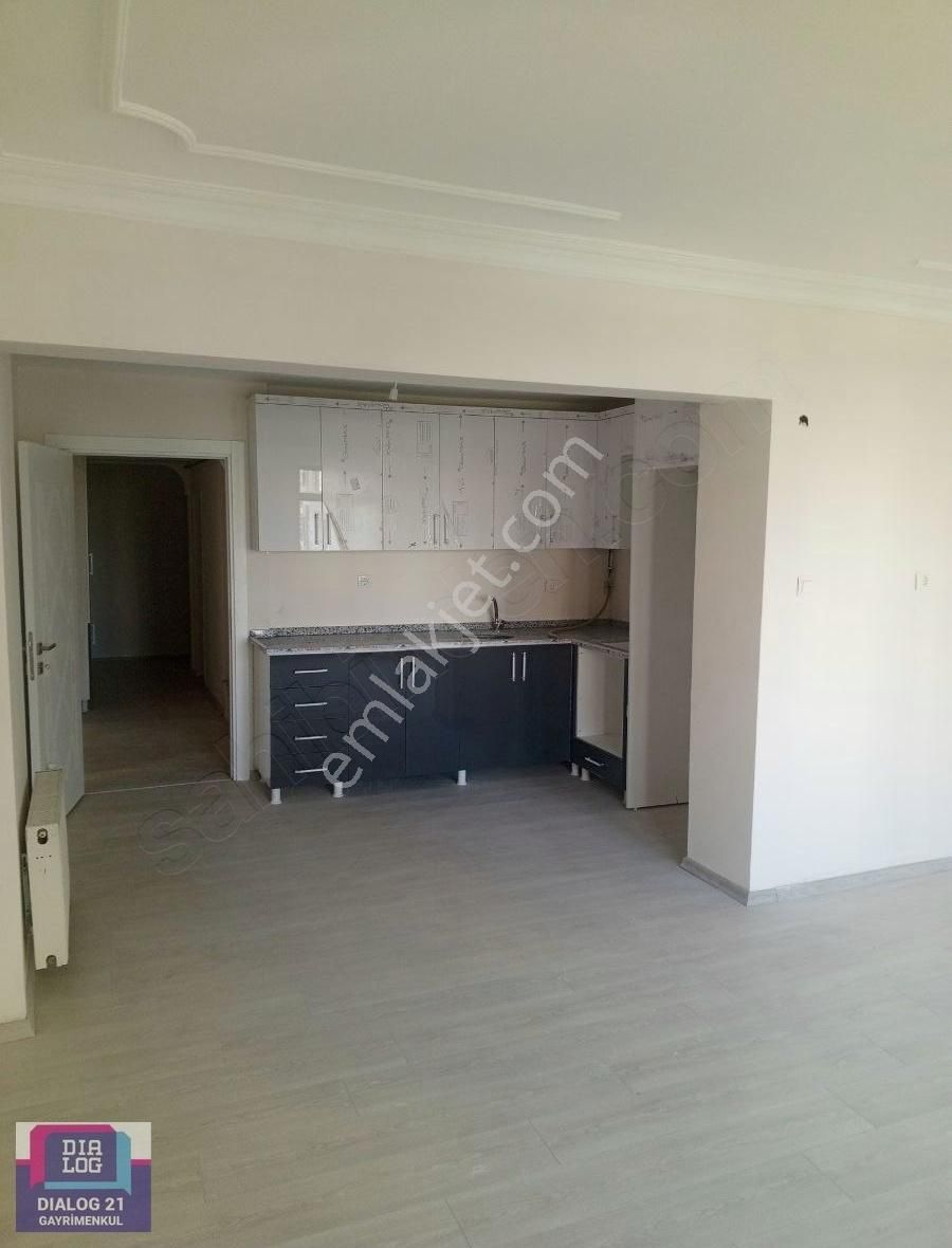 Dünya Kavşağı Yakını 2+1 Kiralık Daire