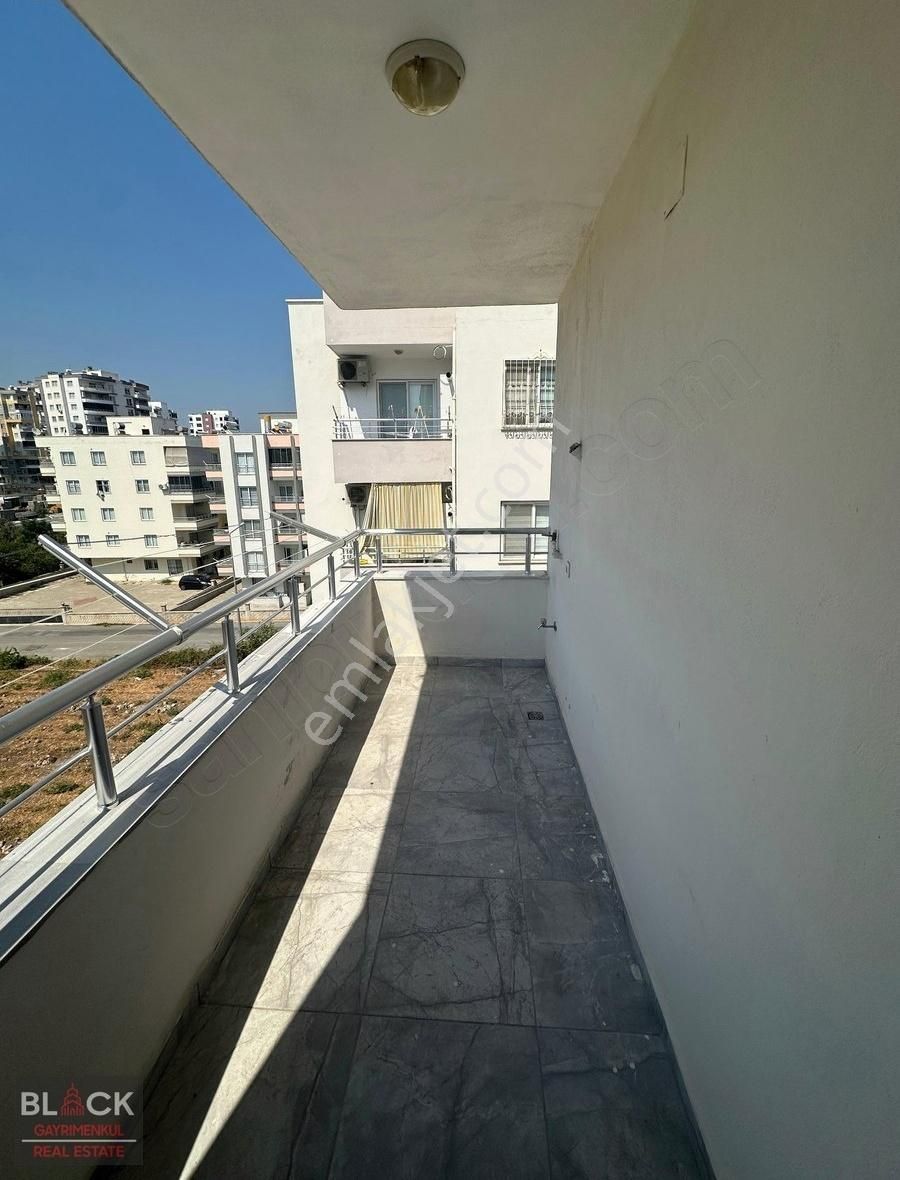 Black'ten Yukarı Alata'da Geniş 3.5+1 Kiralık Daire