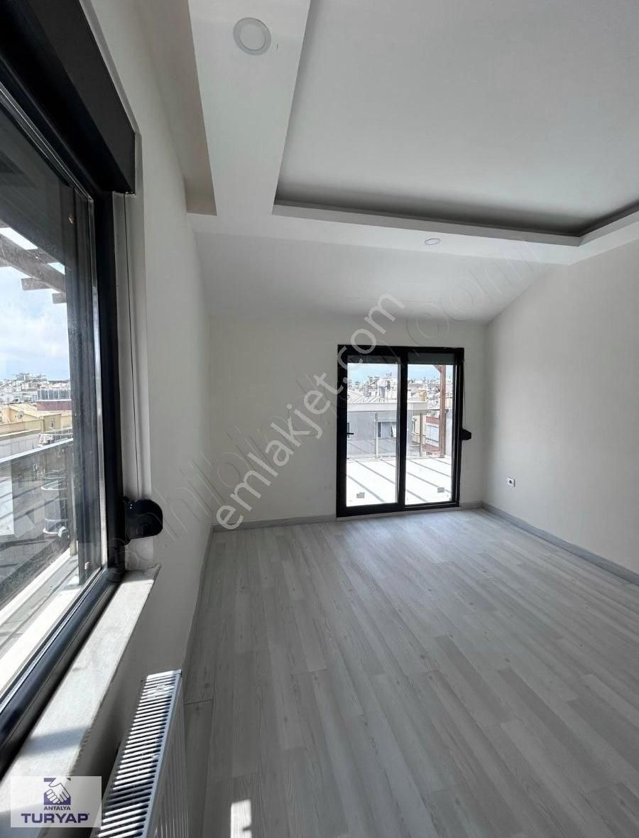 Dokuma Yeşiltepe Mah. Barış Taksi Karşısında 5+1 Satılık Daire
