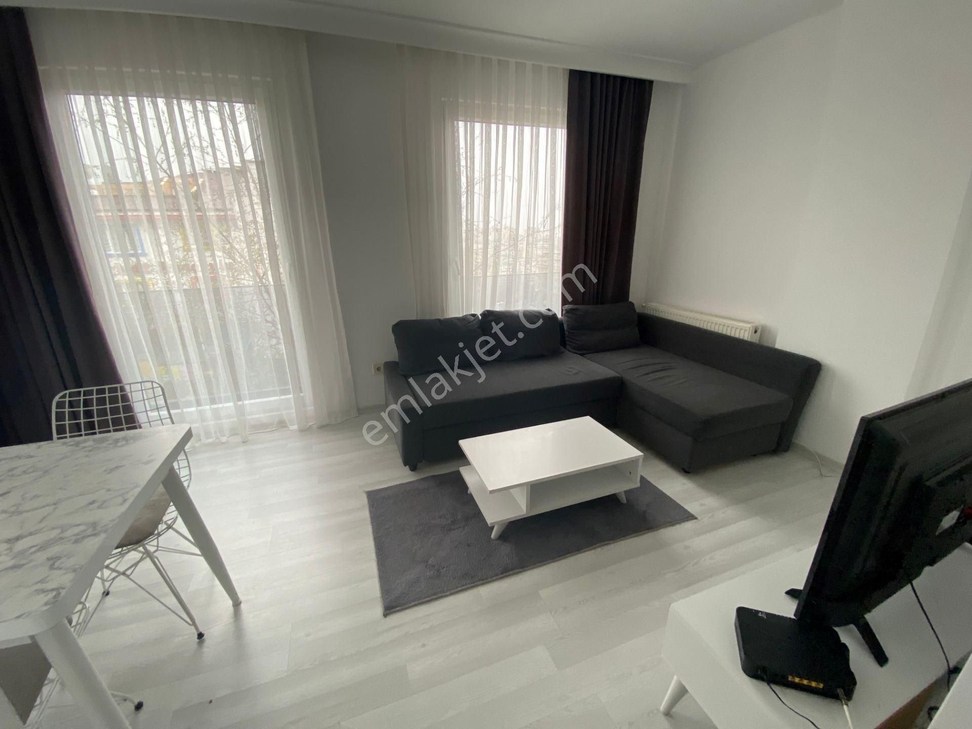 19 Mayıs Cd. Genç Binada Ara Kat Balkon, Ayrı Mutfak Eşyalı 1+1