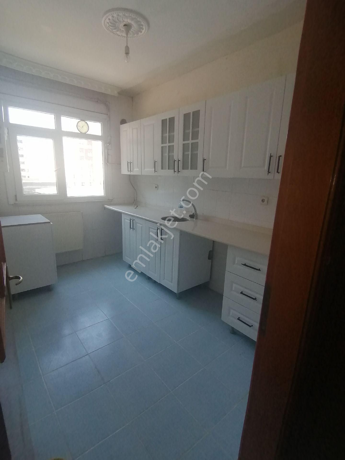 Ümraniye Mehmet Akif Mahallesi 1.kat 2+1 Kiralık Daire Tepeüstü Tavukçuyolu Caddesi Metro Yürüme - Görsel 20