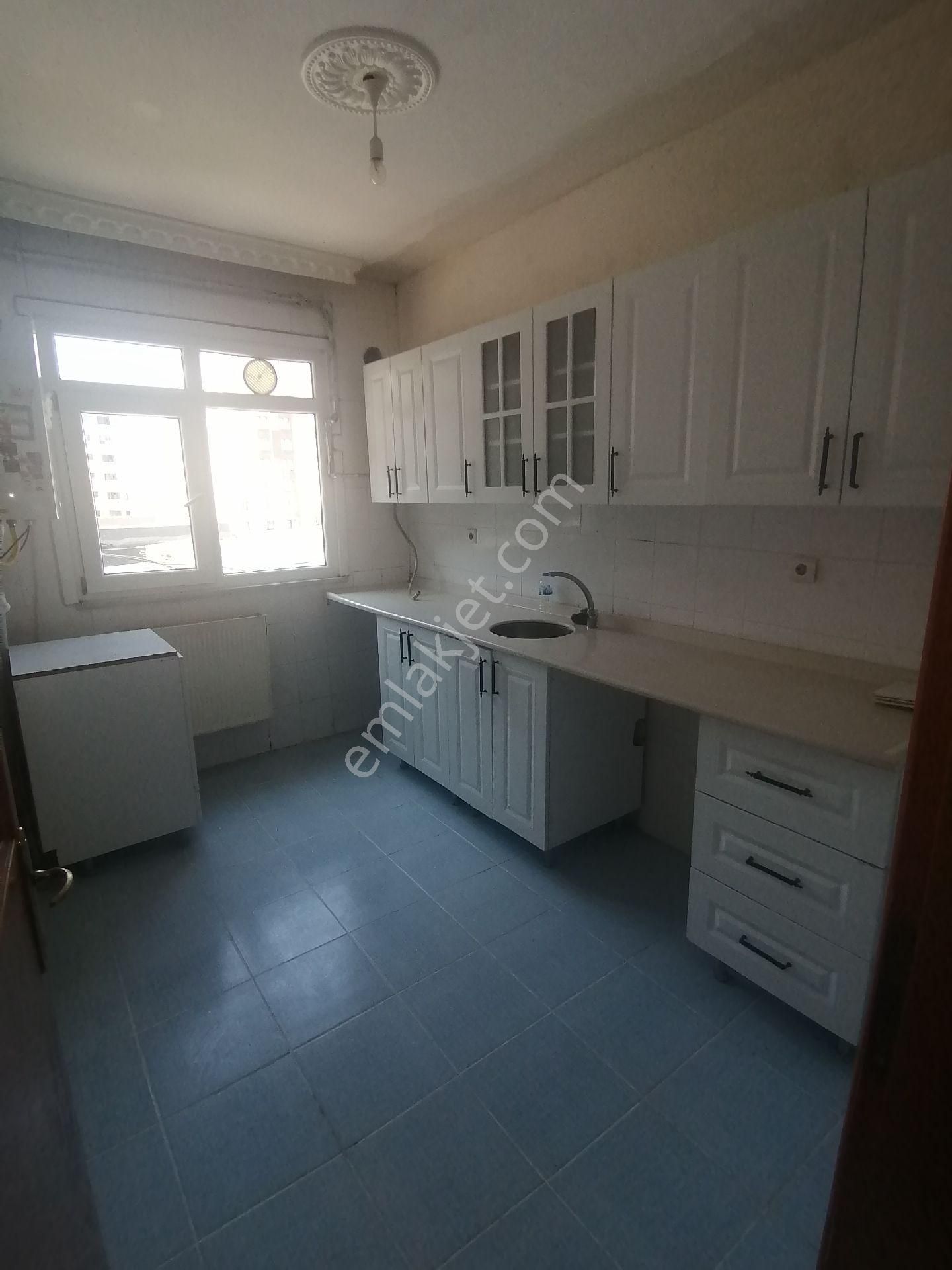 Ümraniye Mehmet Akif Mahallesi 1.kat 2+1 Kiralık Daire Tepeüstü Tavukçuyolu Caddesi Metro Yürüme - Görsel 18