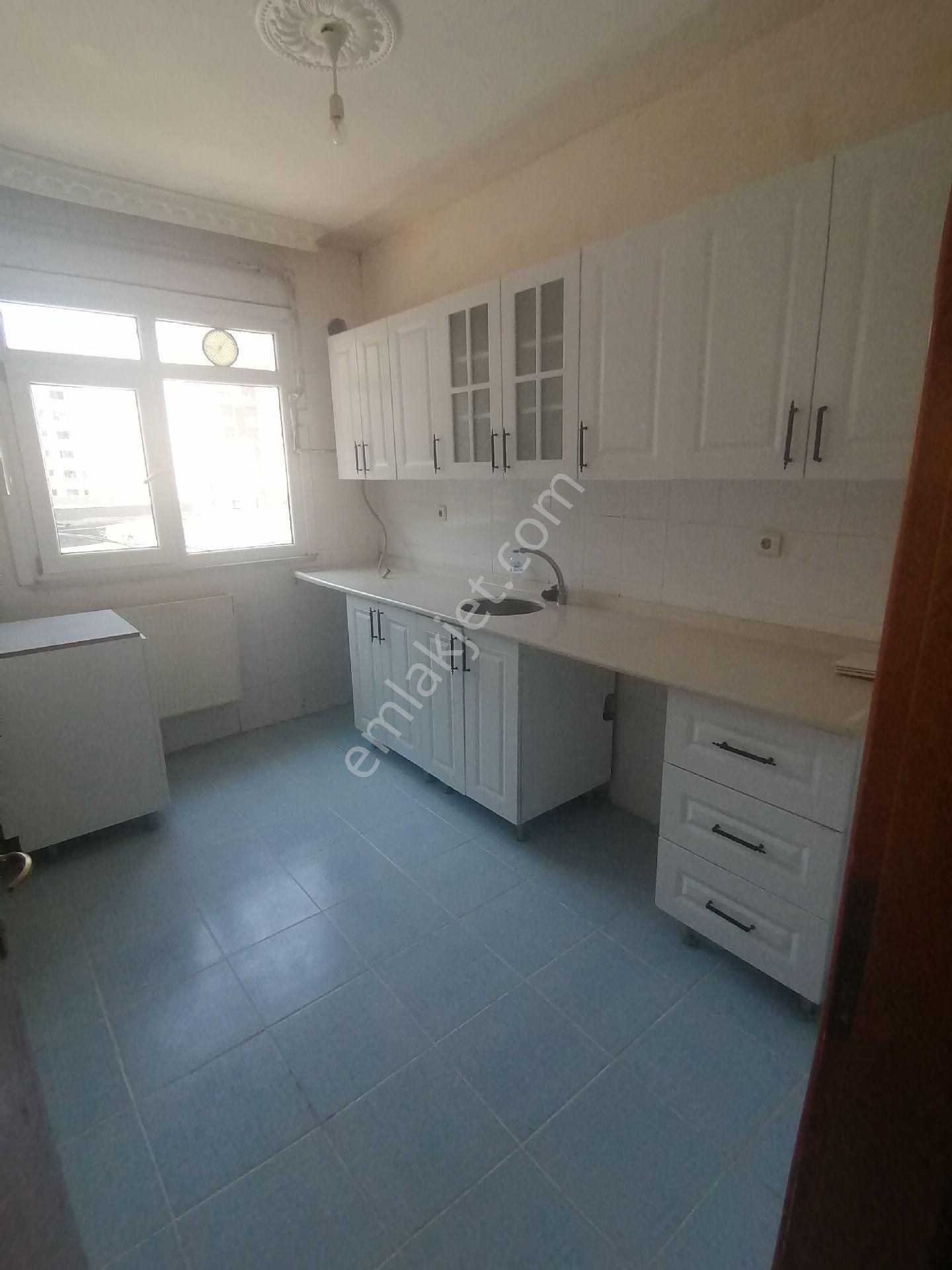 Ümraniye Mehmet Akif Mahallesi 1.kat 2+1 Kiralık Daire Tepeüstü Tavukçuyolu Caddesi Metro Yürüme - Görsel 17